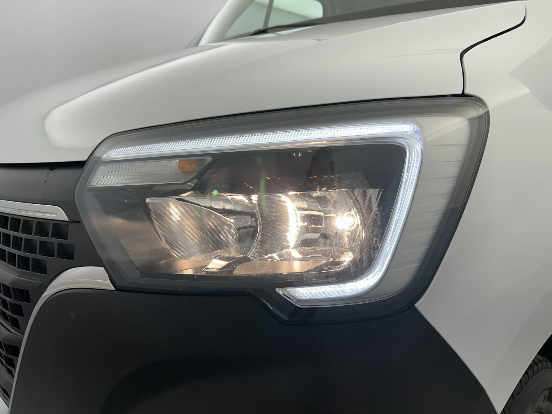 Vente en ligne Renault Master Fourgon MASTER FGN TRAC F3500 L2H2 BLUE DCI 135 au prix de 26 990 €