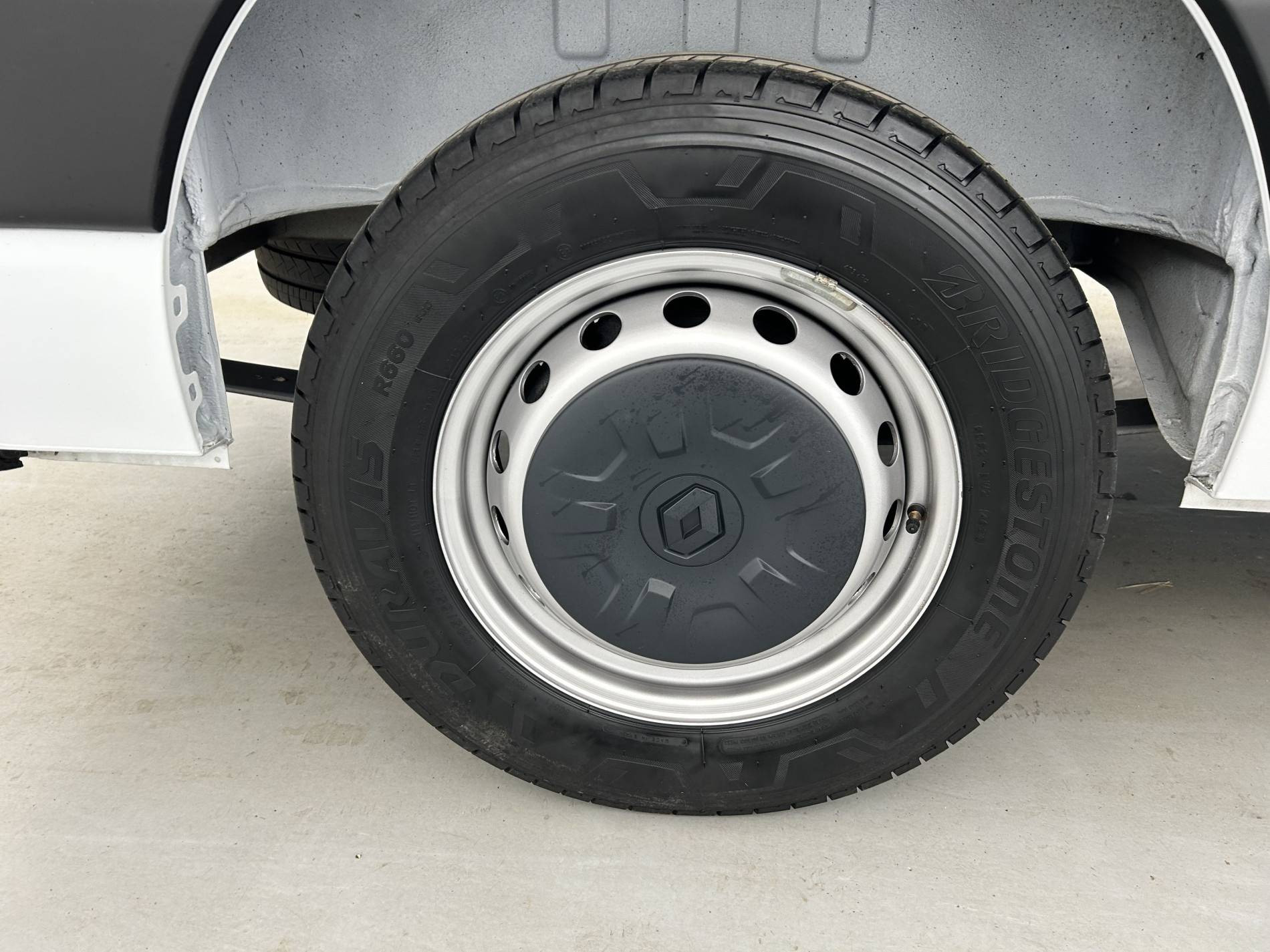 Vente en ligne Renault Master Fourgon MASTER FGN TRAC F3500 L2H2 BLUE DCI 135 au prix de 25 990 €