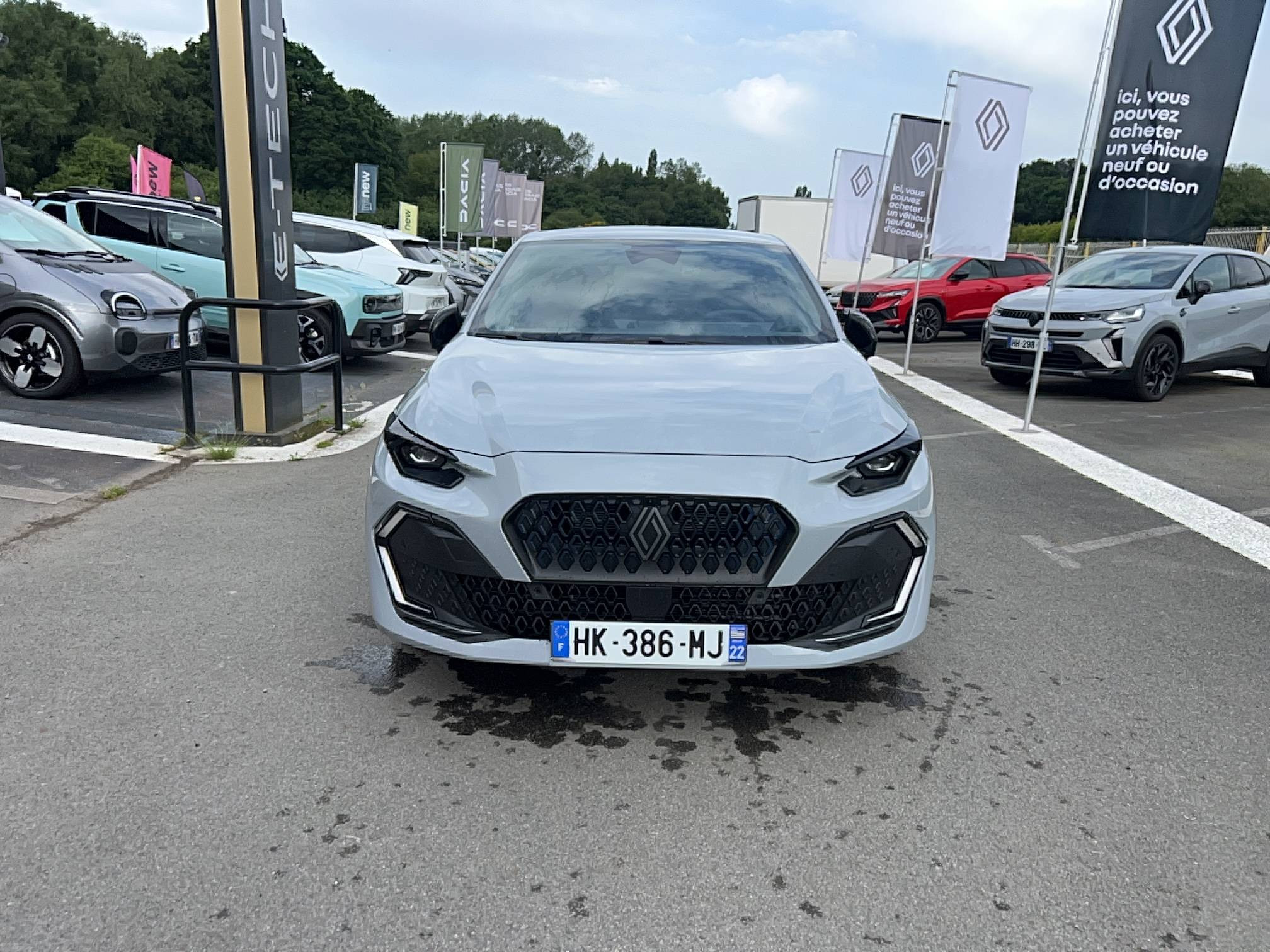 Vente en ligne Renault Clio 6 Clio E-Tech full hybrid 160 ch au prix de 29 990 €