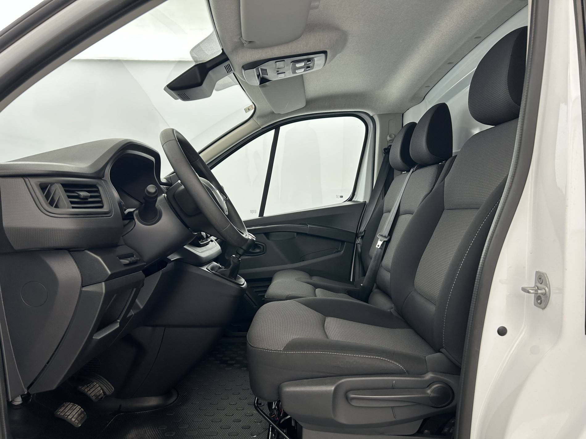 Vente en ligne Renault Trafic 3 Fourgon TRAFIC FG BLUE DCI 130 L1H1 3T GSR2 au prix de 23 490 €