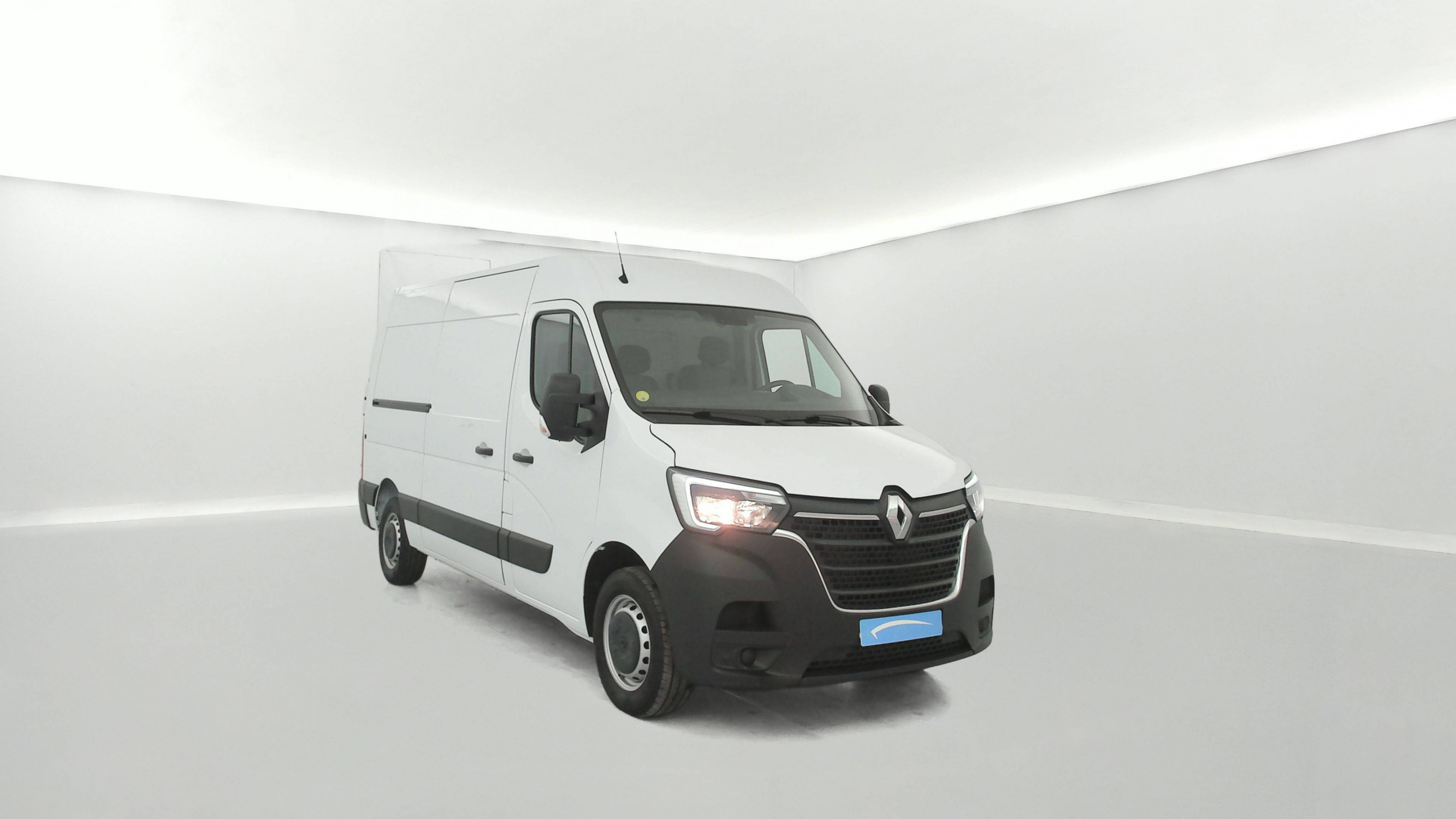 Vente en ligne Renault Master Fourgon MASTER FGN TRAC F3500 L2H2 BLUE DCI 135 au prix de 25 990 €