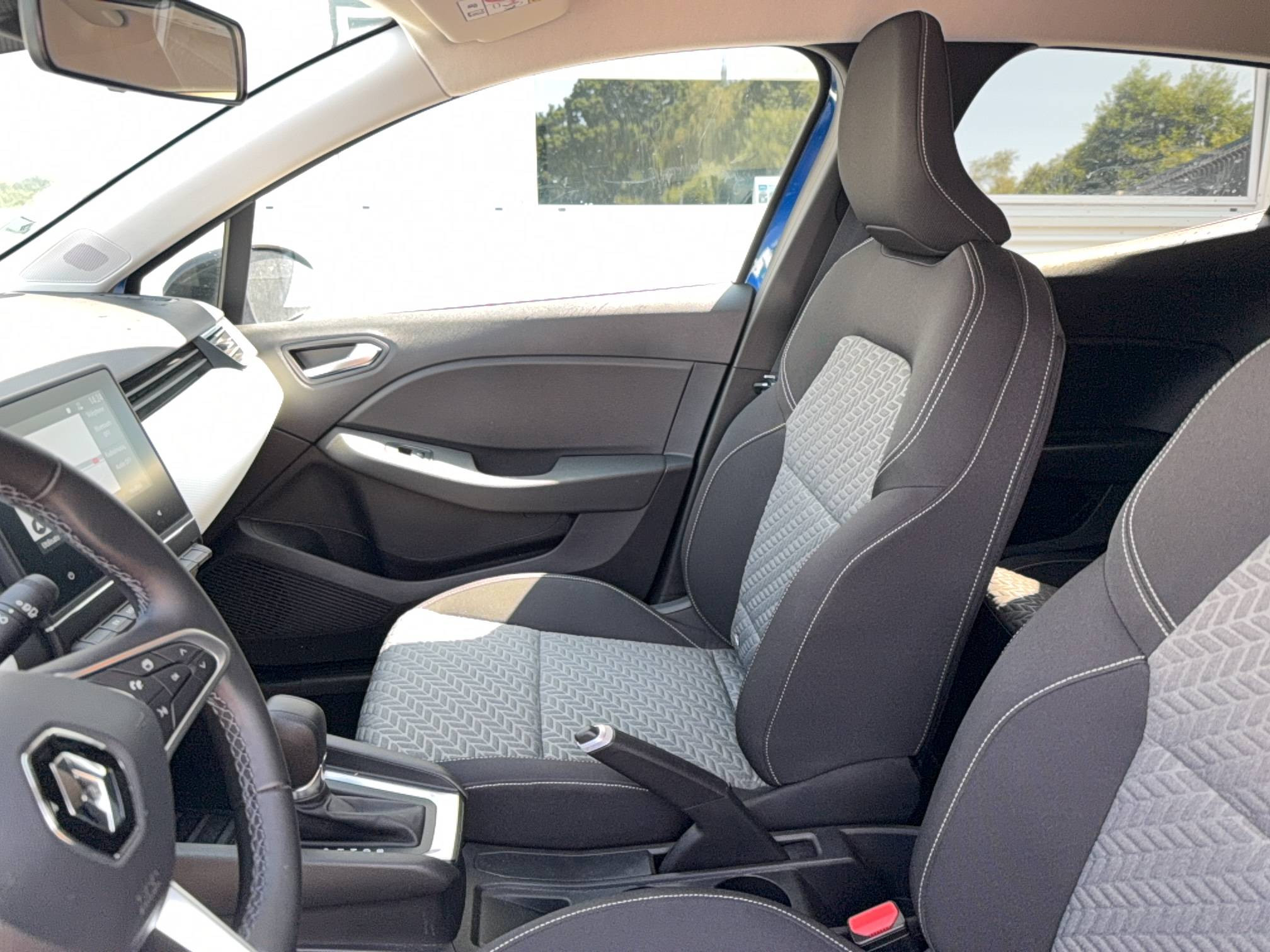 Vente en ligne Renault Clio 5 Clio E-Tech full hybrid 145 au prix de 15 990 €