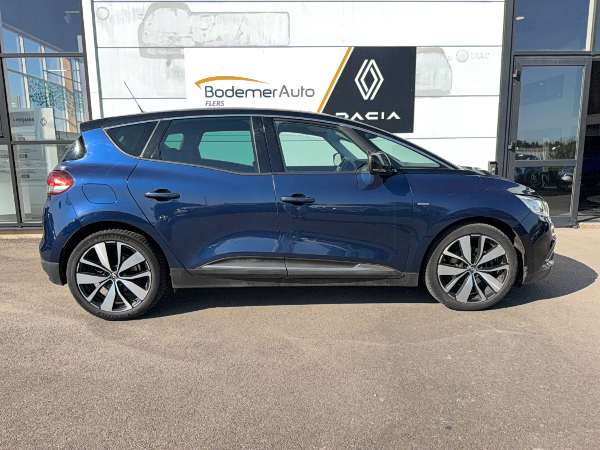 Vente en ligne Renault Scenic 4 Scenic Blue dCi 120 au prix de 14 490 €