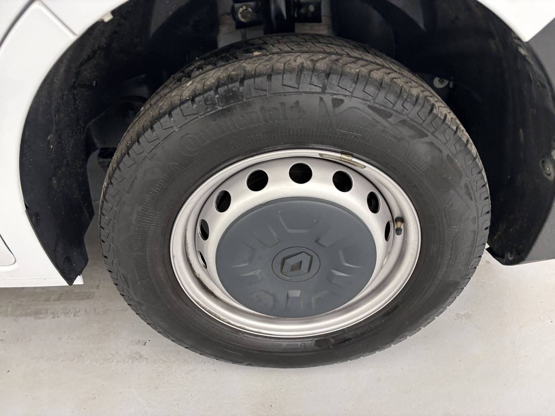 Vente en ligne Renault Master Fourgon MASTER FGN TRAC F3500 L3H3 BLUE DCI 135 au prix de 27 990 €