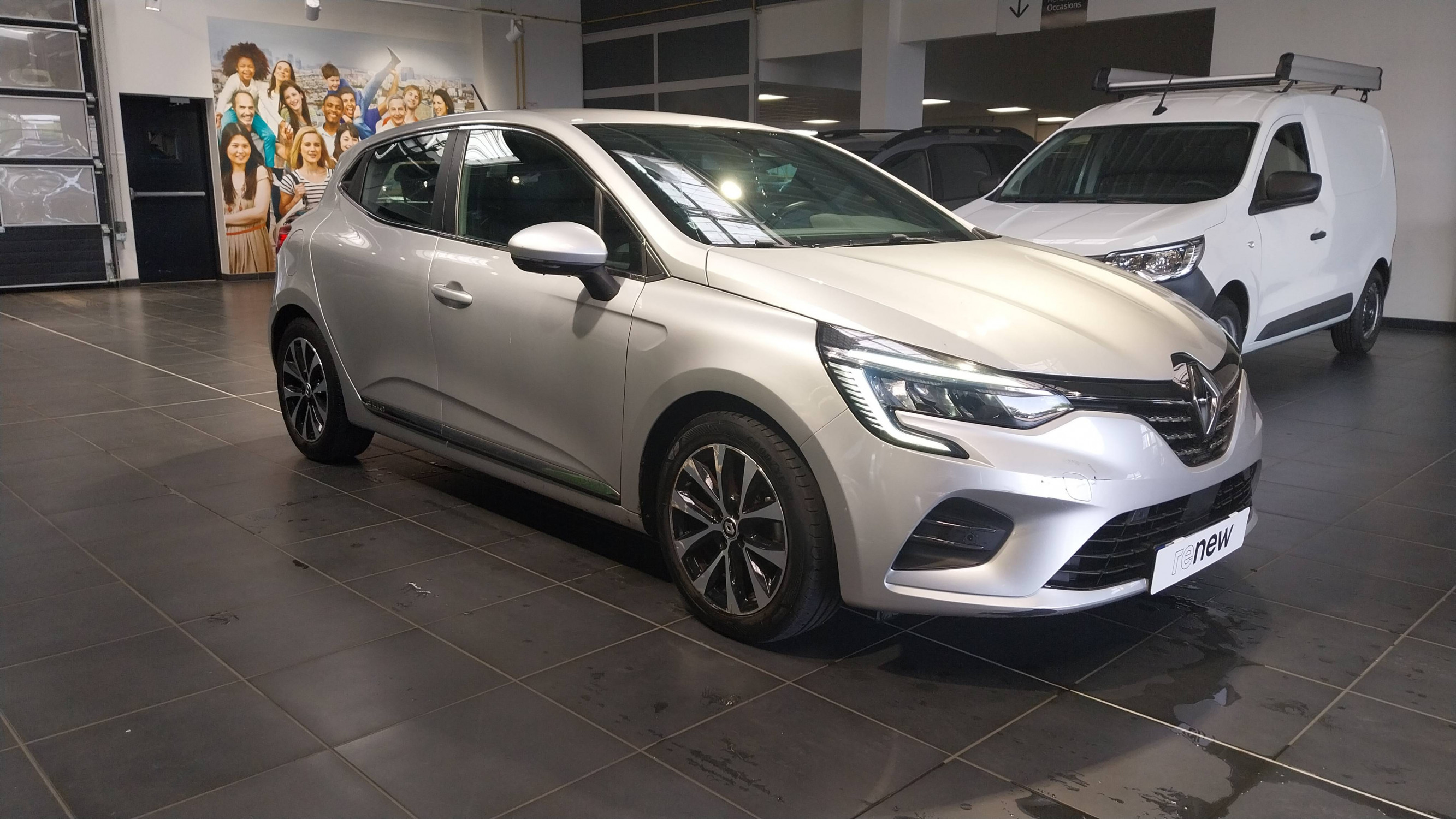 Vente en ligne Renault Clio 5 Clio E-Tech 140 - 21N au prix de 16 890 €