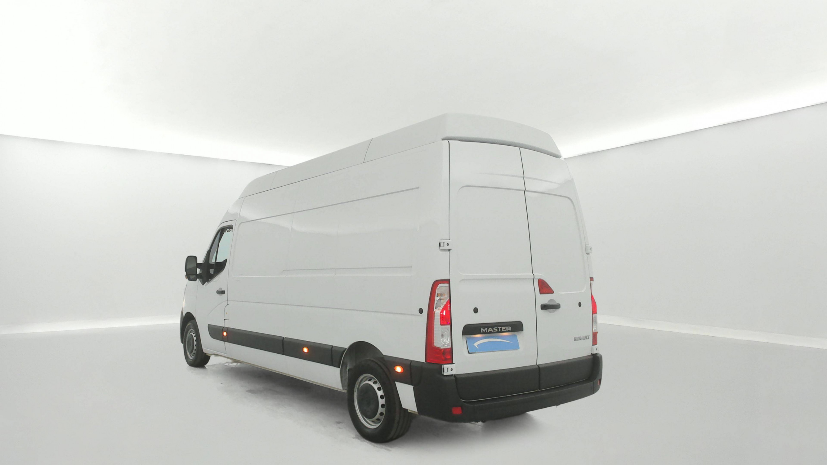Vente en ligne Renault Master Fourgon MASTER FGN TRAC F3500 L3H3 BLUE DCI 135 au prix de 26 490 €