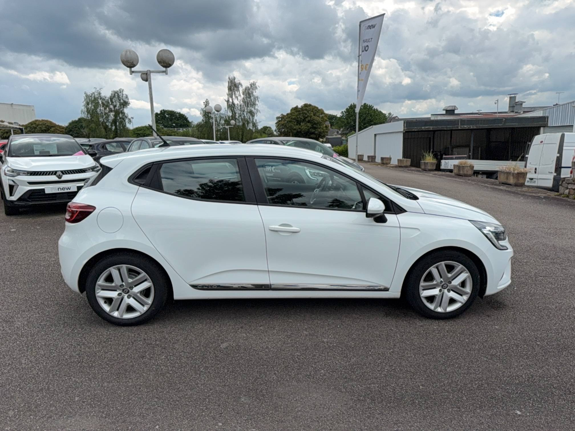 Vente en ligne Renault Clio 5 Clio E-Tech 140 - 21N au prix de 13 290 €