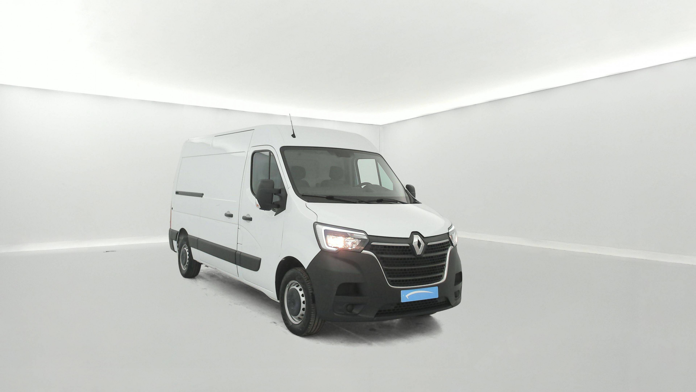 Vente en ligne Renault Master Fourgon MASTER FGN TRAC F3500 L2H2 BLUE DCI 135 au prix de 24 490 €