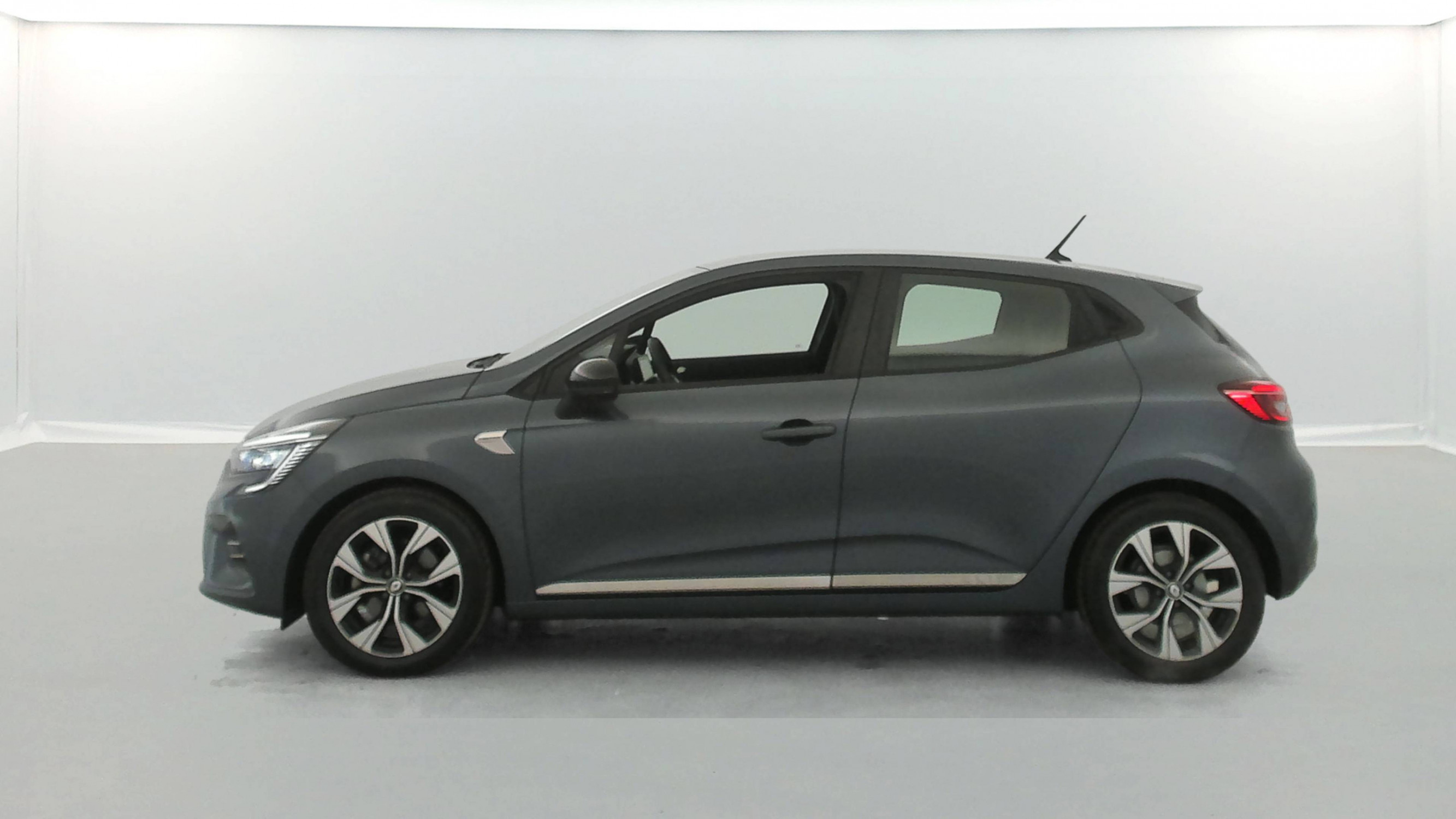 Vente en ligne Renault Clio 5 Clio E-Tech 140 - 21N au prix de 17 000 €