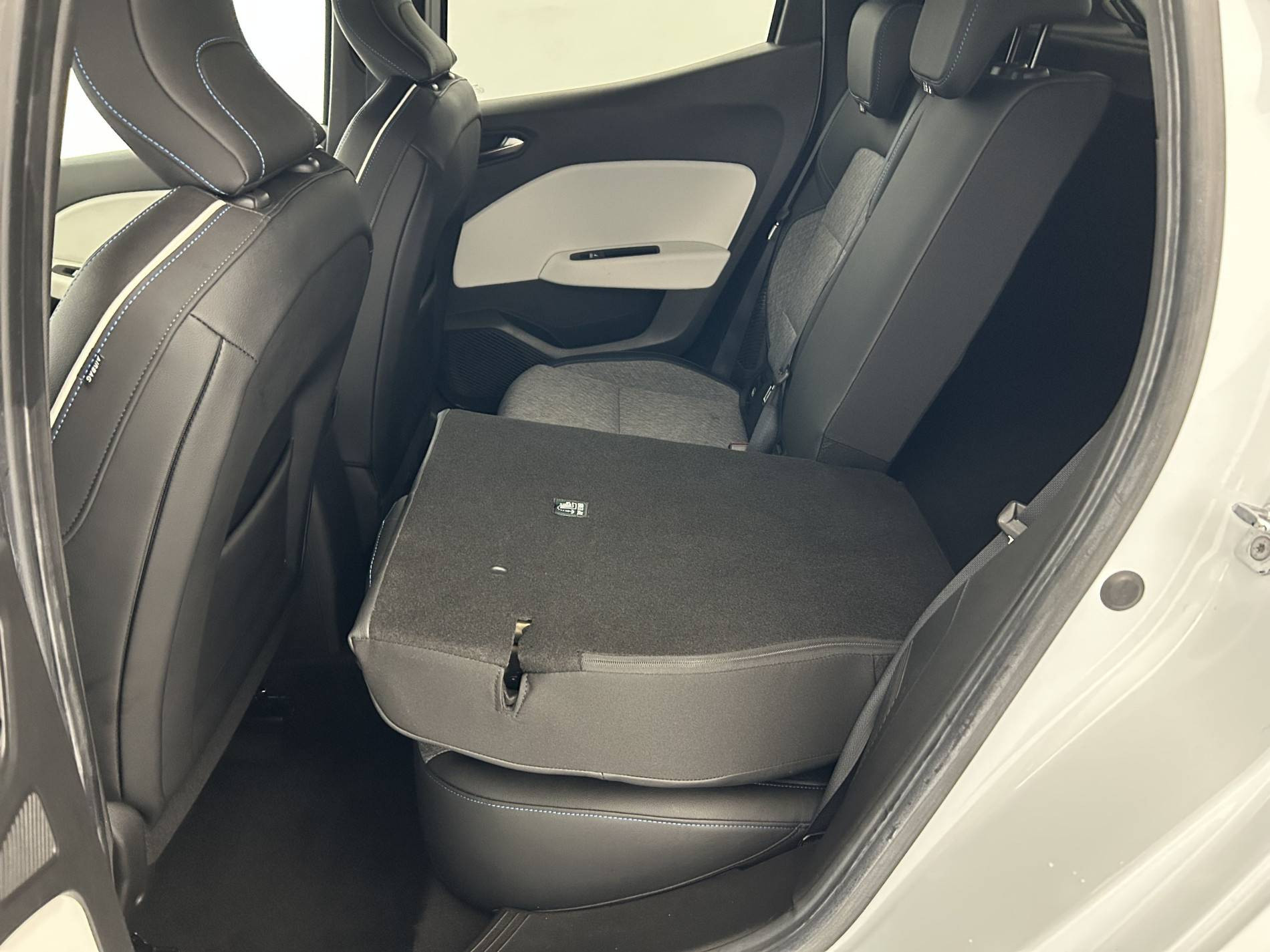 Vente en ligne Renault Clio 5 Clio E-Tech 140 au prix de 16 490 €