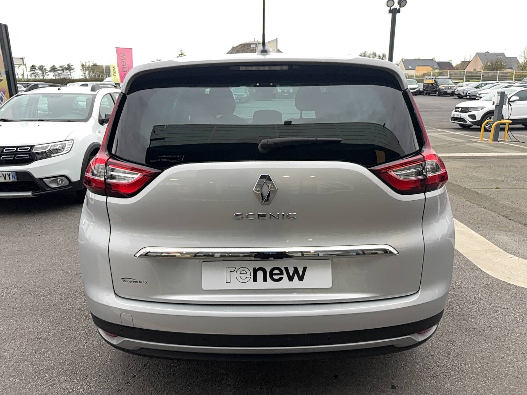 Vente en ligne Renault Grand Scenic 4 Grand Scenic TCe 140 FAP EDC - 21 au prix de 16 690 €