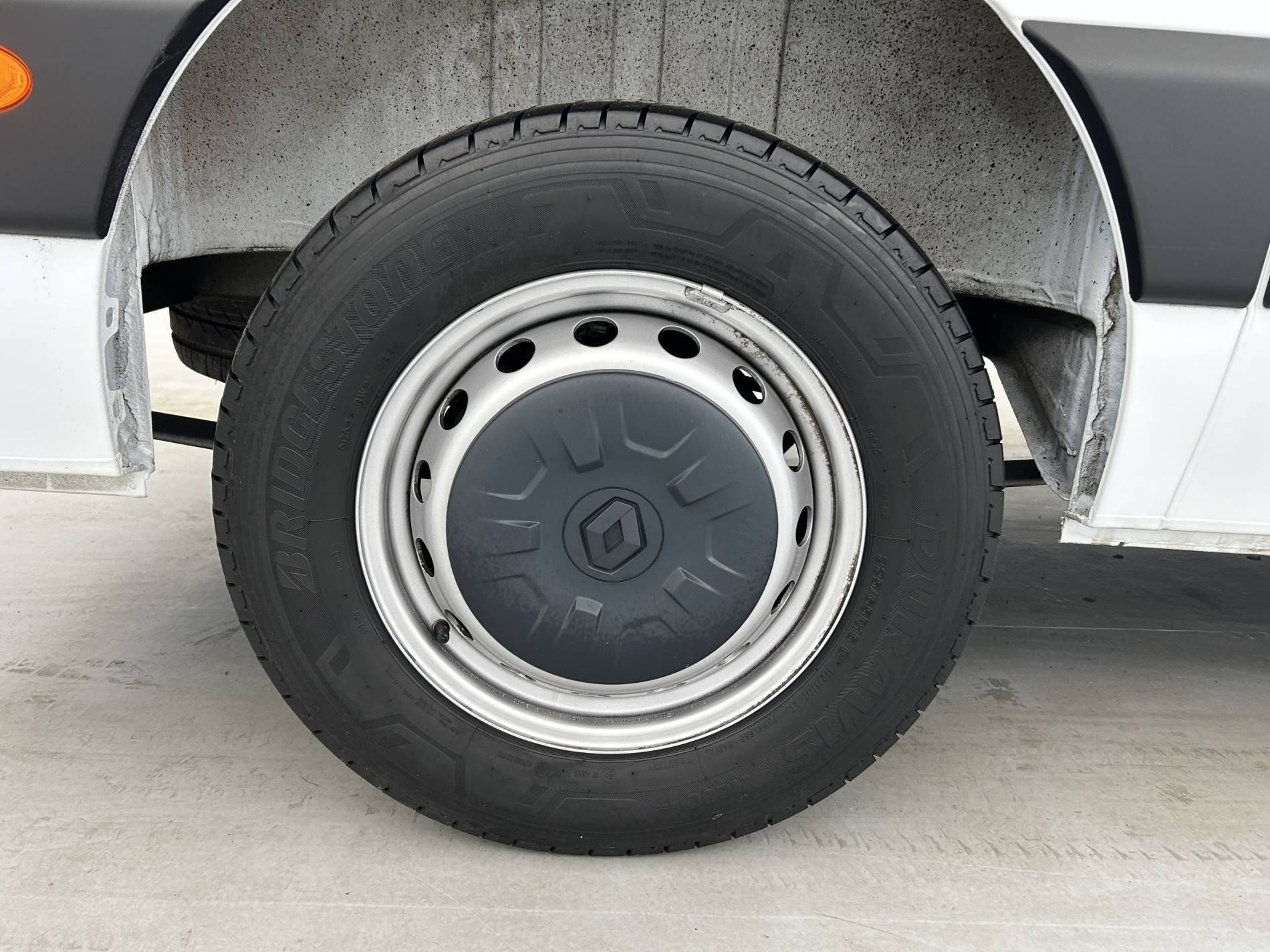 Vente en ligne Renault Master Fourgon MASTER FGN TRAC F3500 L3H3 BLUE DCI 135 au prix de 26 490 €