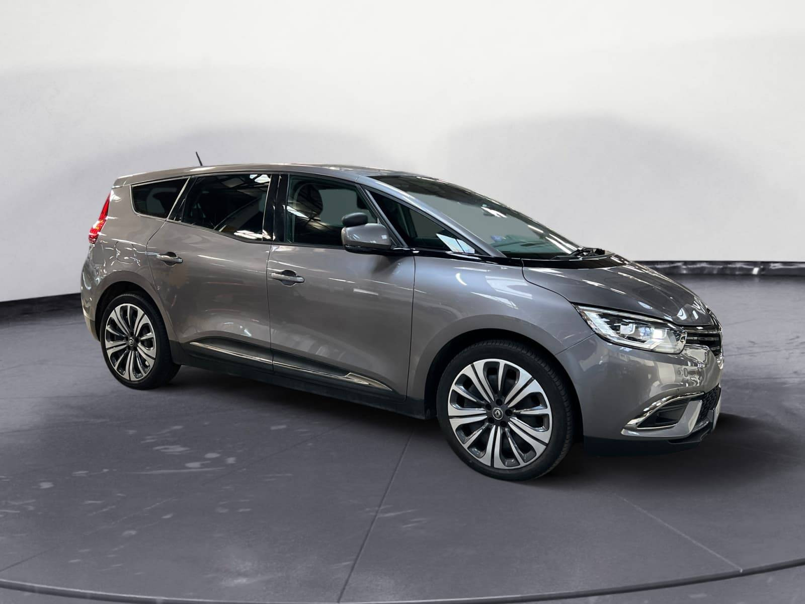 Vente en ligne Renault Grand Scenic 4 Grand Scenic TCe 140 au prix de 21 990 €