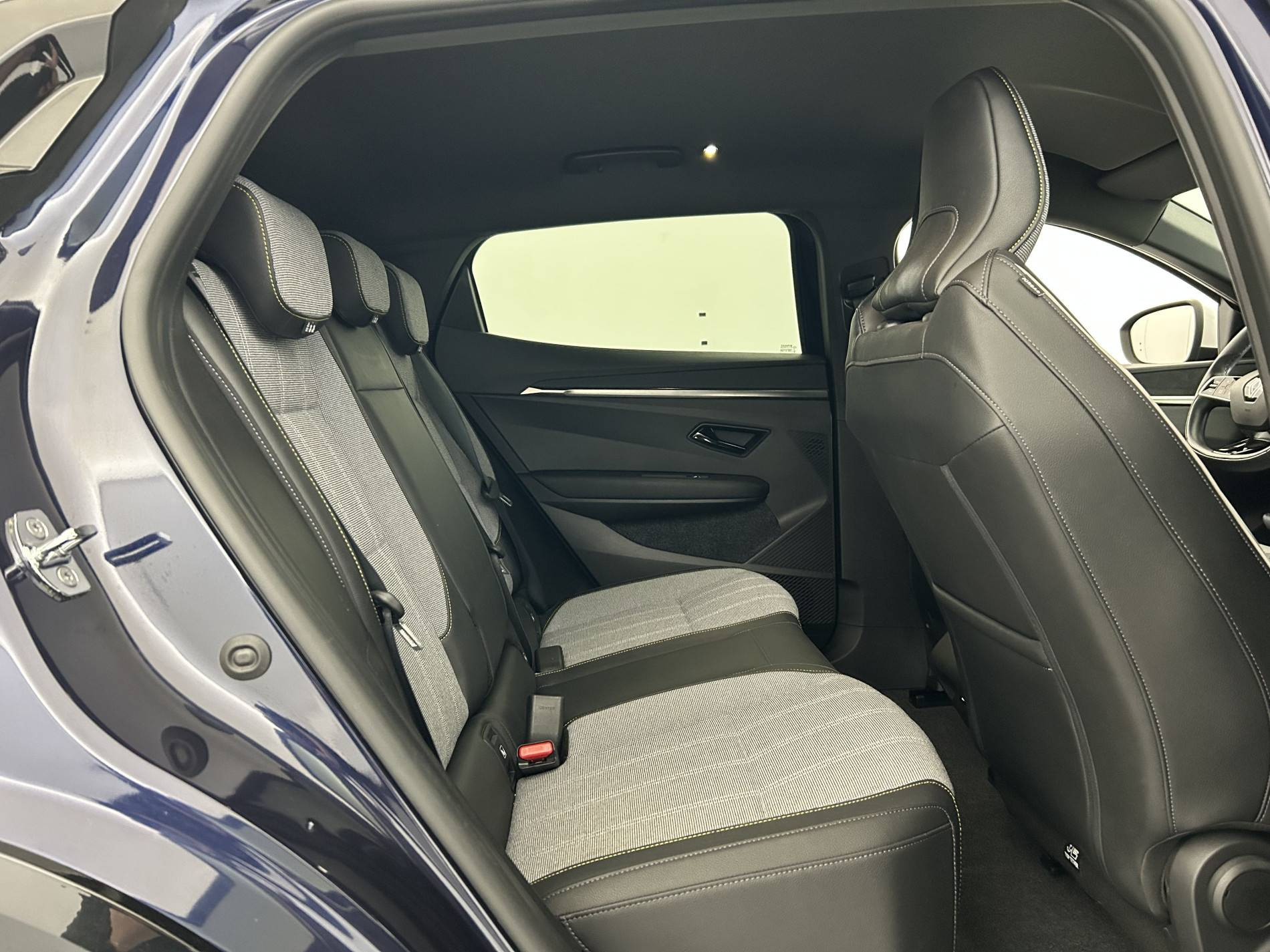 Vente en ligne Renault Megane E-Tech  EV40 130ch standard charge au prix de 20 990 €