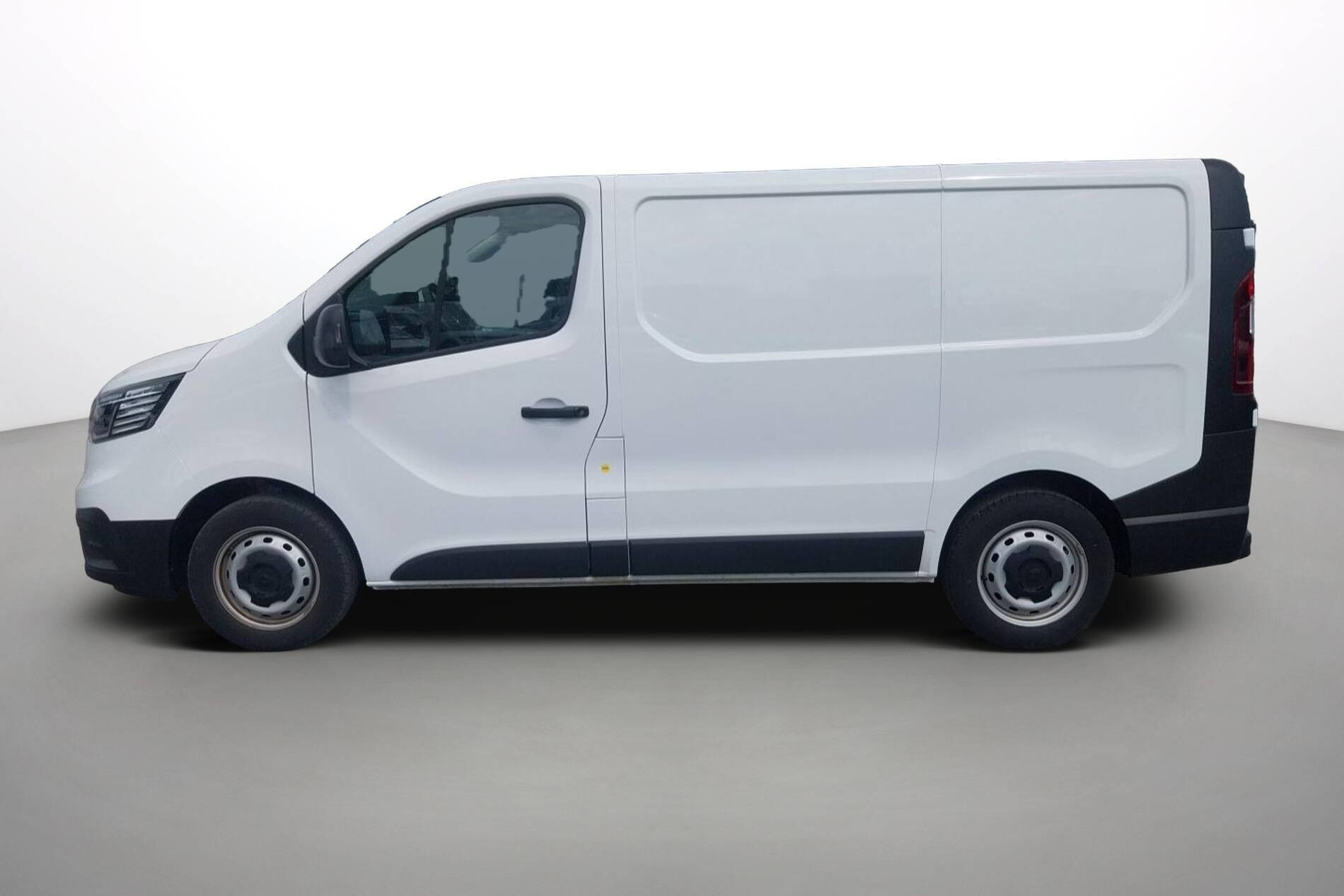 Vente en ligne Renault Trafic 3 Fourgon TRAFIC FG BLUE DCI 130 L1H1 3T GSR2 au prix de 23 990 €