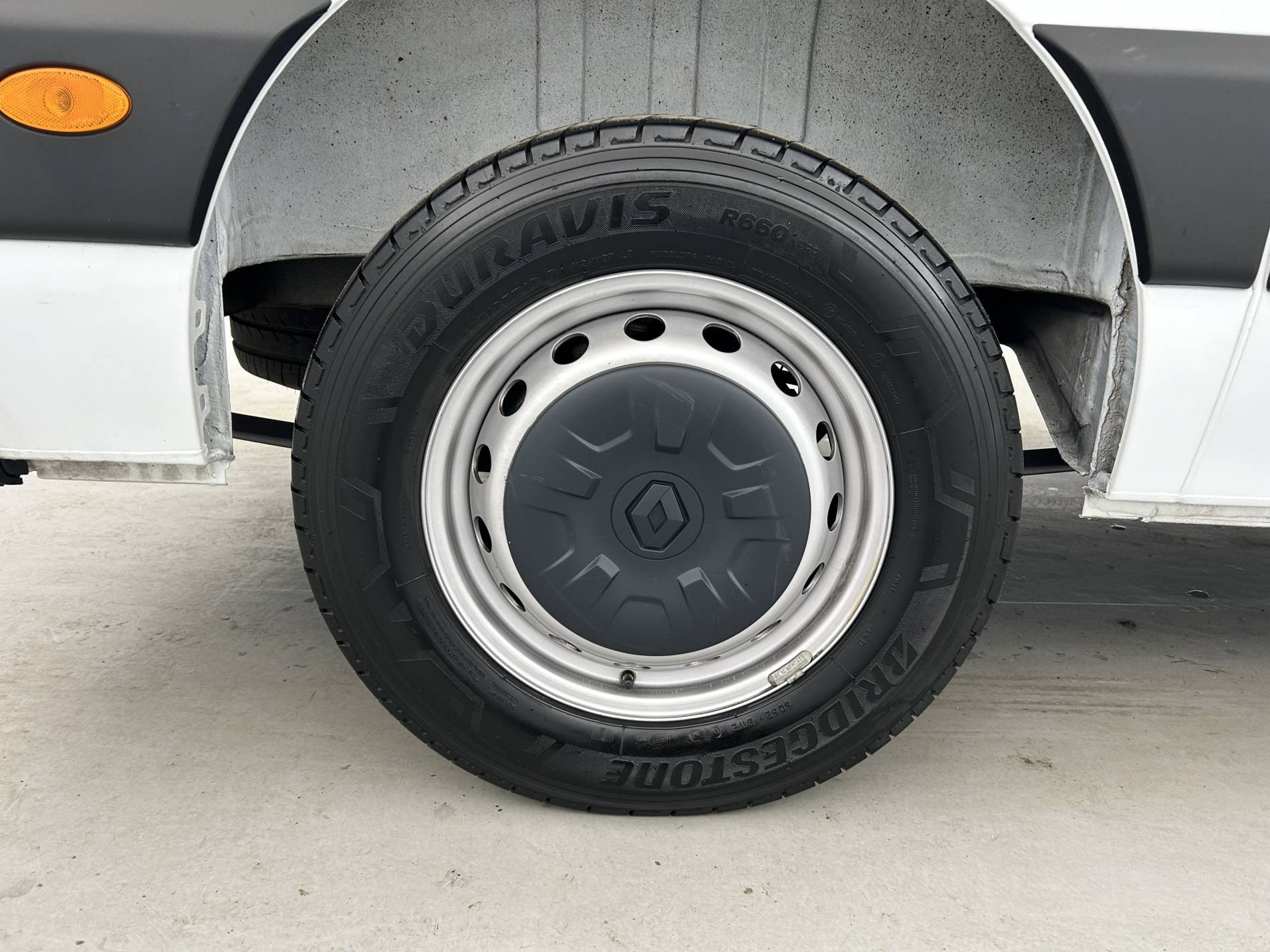 Vente en ligne Renault Master Fourgon MASTER FGN TRAC F3500 L3H3 BLUE DCI 135 au prix de 28 490 €