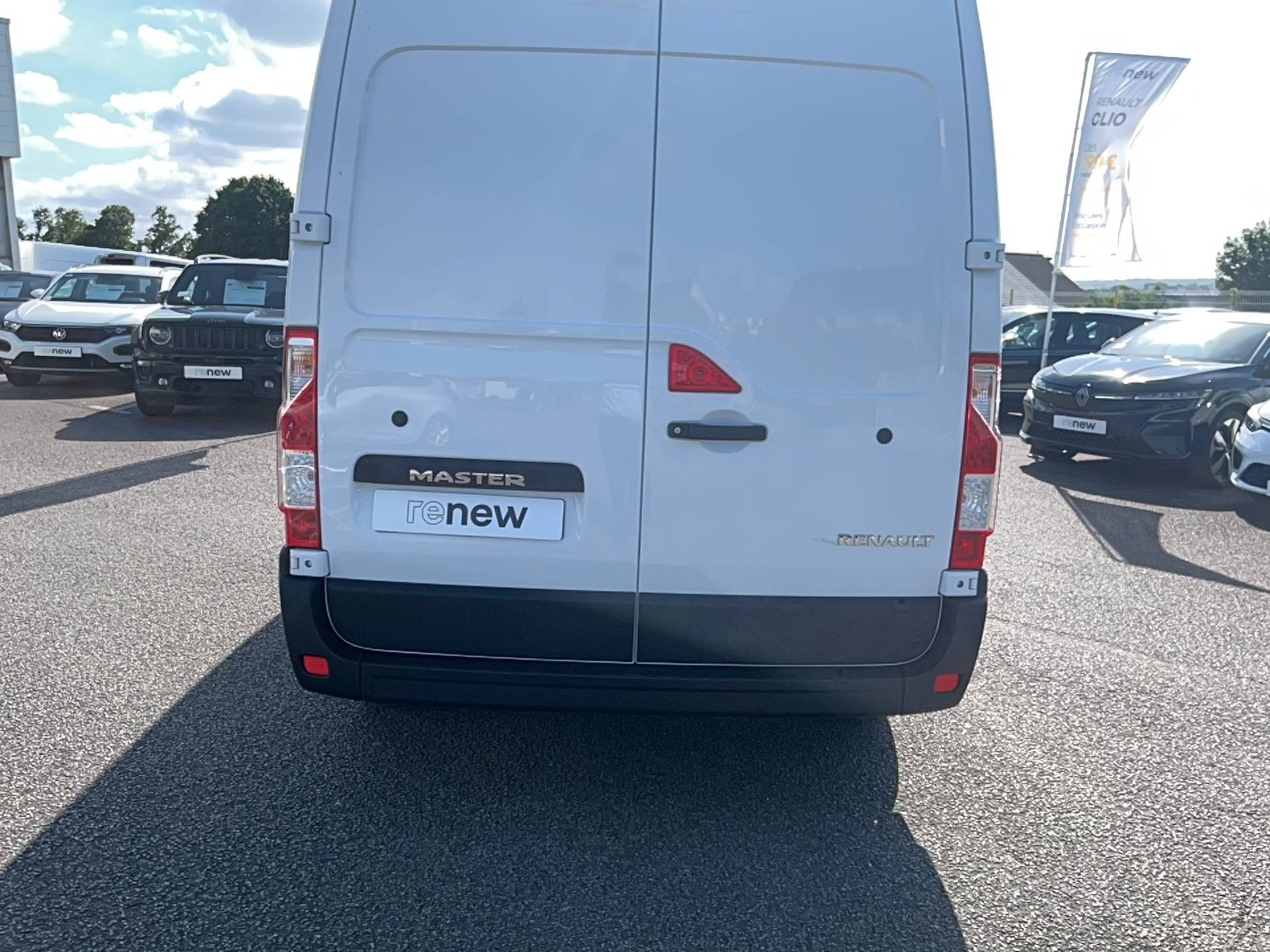 Vente en ligne Renault Master Fourgon MASTER FGN TRAC F3500 L2H2 BLUE DCI 135 au prix de 26 990 €