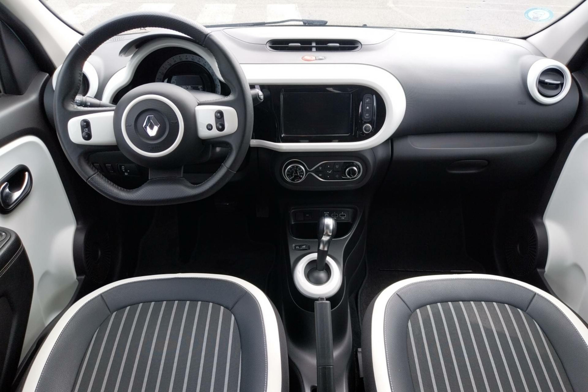 Vente en ligne Renault Twingo Electrique Twingo III E-Tech au prix de 11 990 €