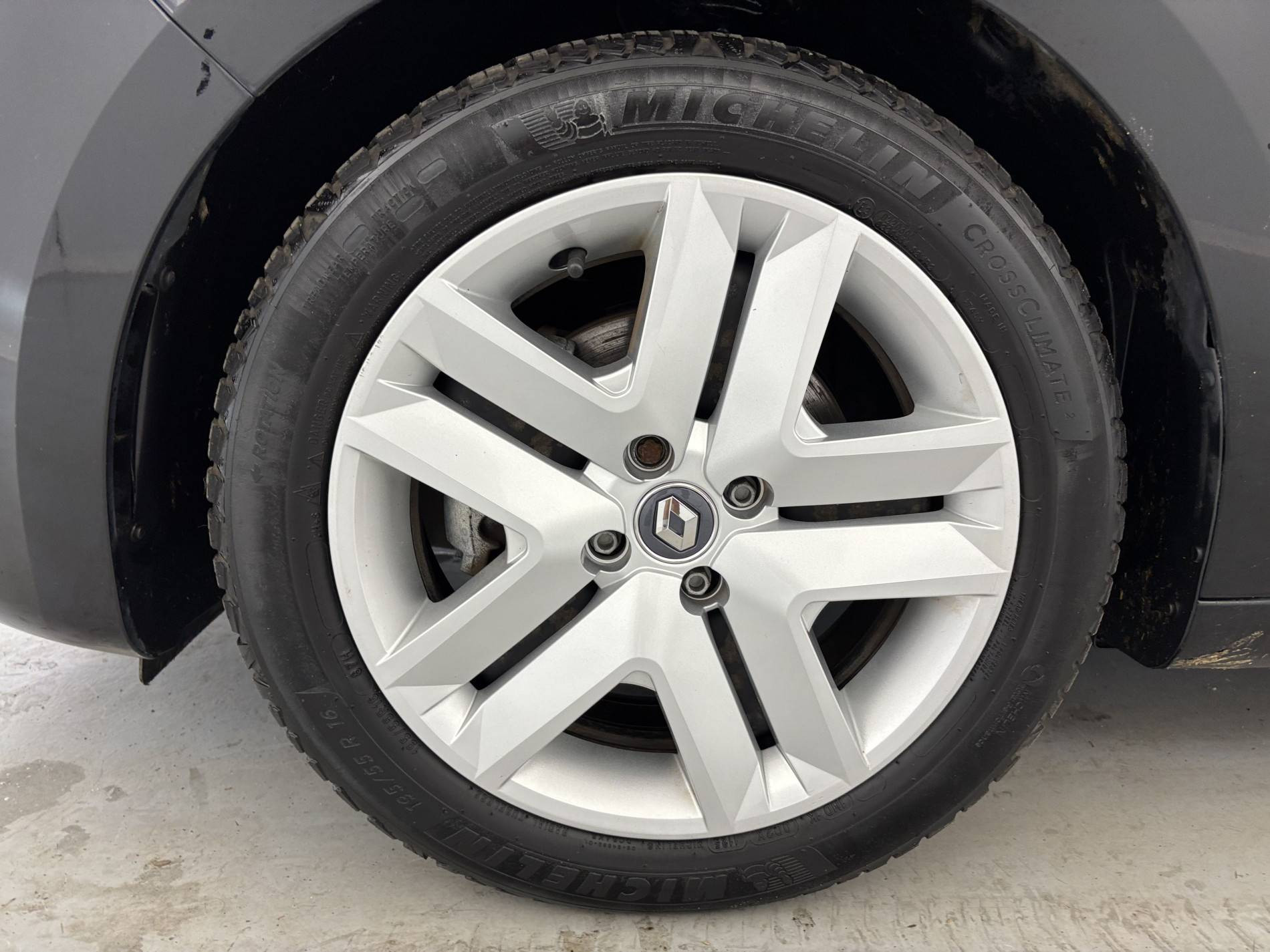 Vente en ligne Renault Clio 5 Clio E-Tech 140 - 21N au prix de 14 990 €