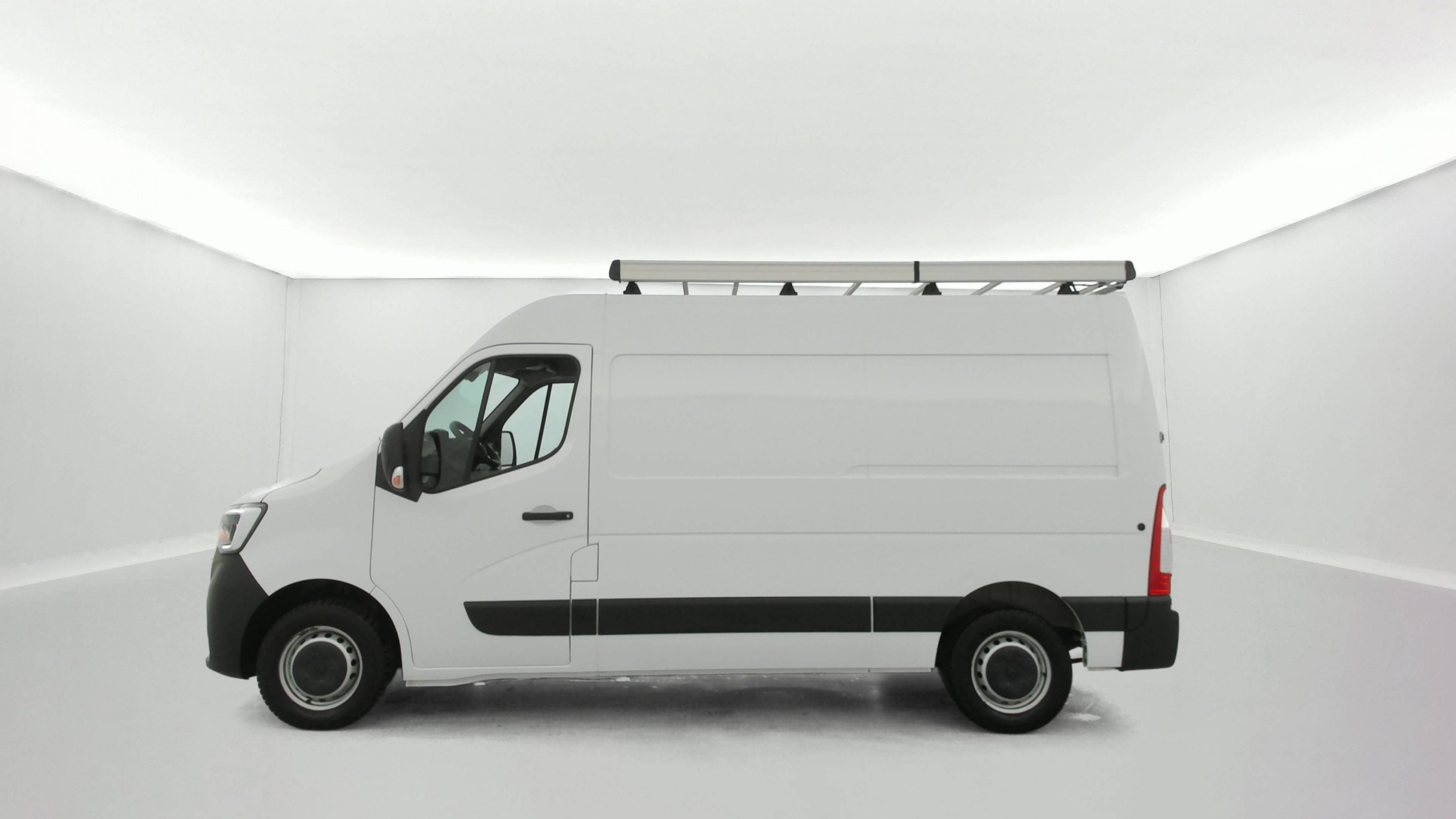 Vente en ligne Renault Master Fourgon MASTER FGN TRAC F3500 L2H2 BLUE DCI 150 au prix de 24 991 €