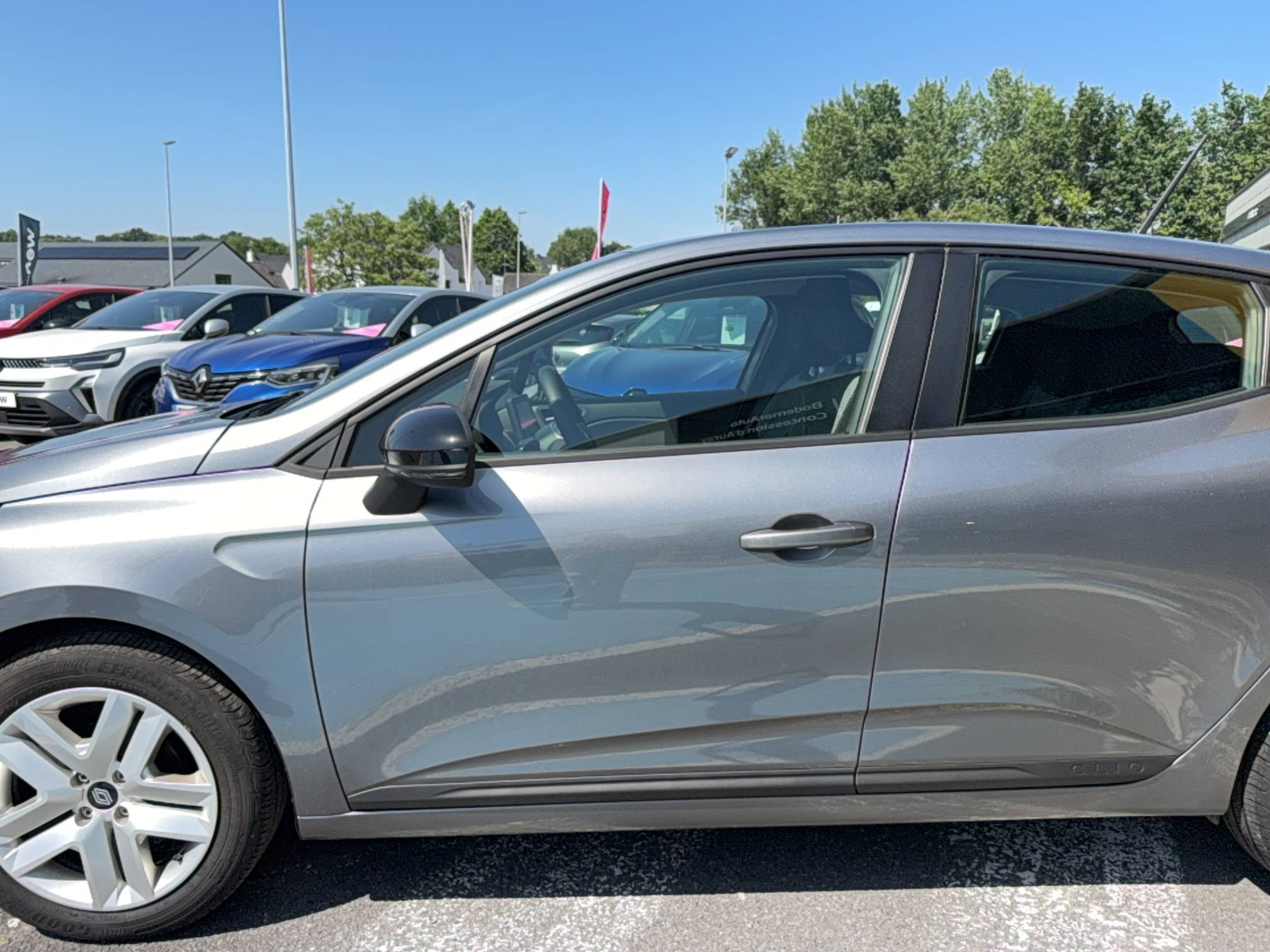 Vente en ligne Renault Clio 5 Clio TCe 90 au prix de 15 990 €