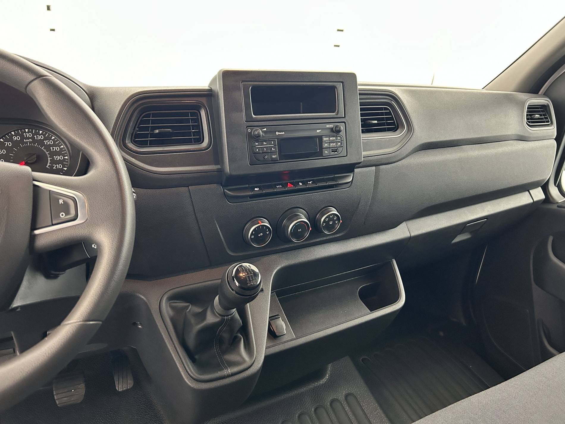 Vente en ligne Renault Master Fourgon MASTER FGN TRAC F3500 L2H2 BLUE DCI 135 au prix de 24 990 €