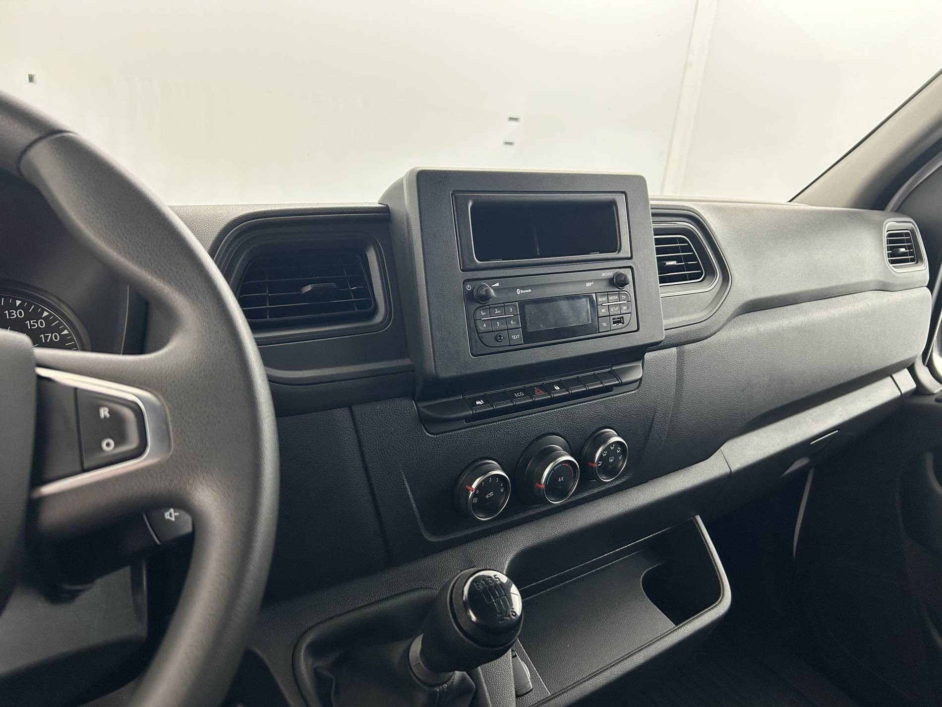 Vente en ligne Renault Master Fourgon MASTER FGN TRAC F3500 L2H2 BLUE DCI 135 au prix de 23 990 €