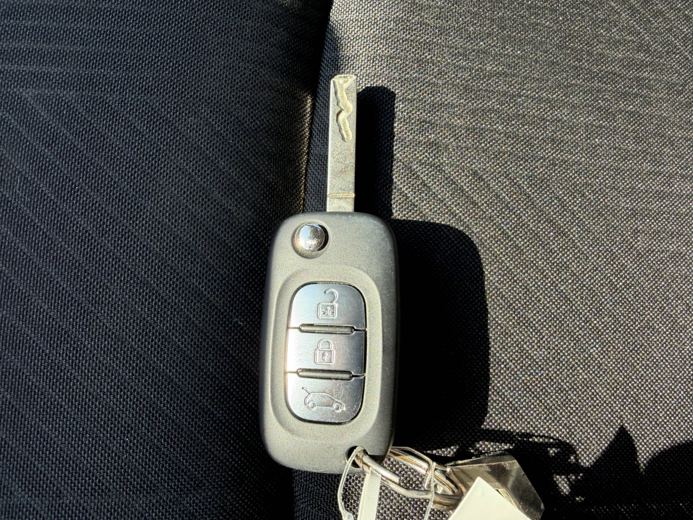 Vente en ligne Renault Trafic Cabine Approfondie TRAFIC CA L2H1 1200 KG DCI 120 au prix de 23 490 €