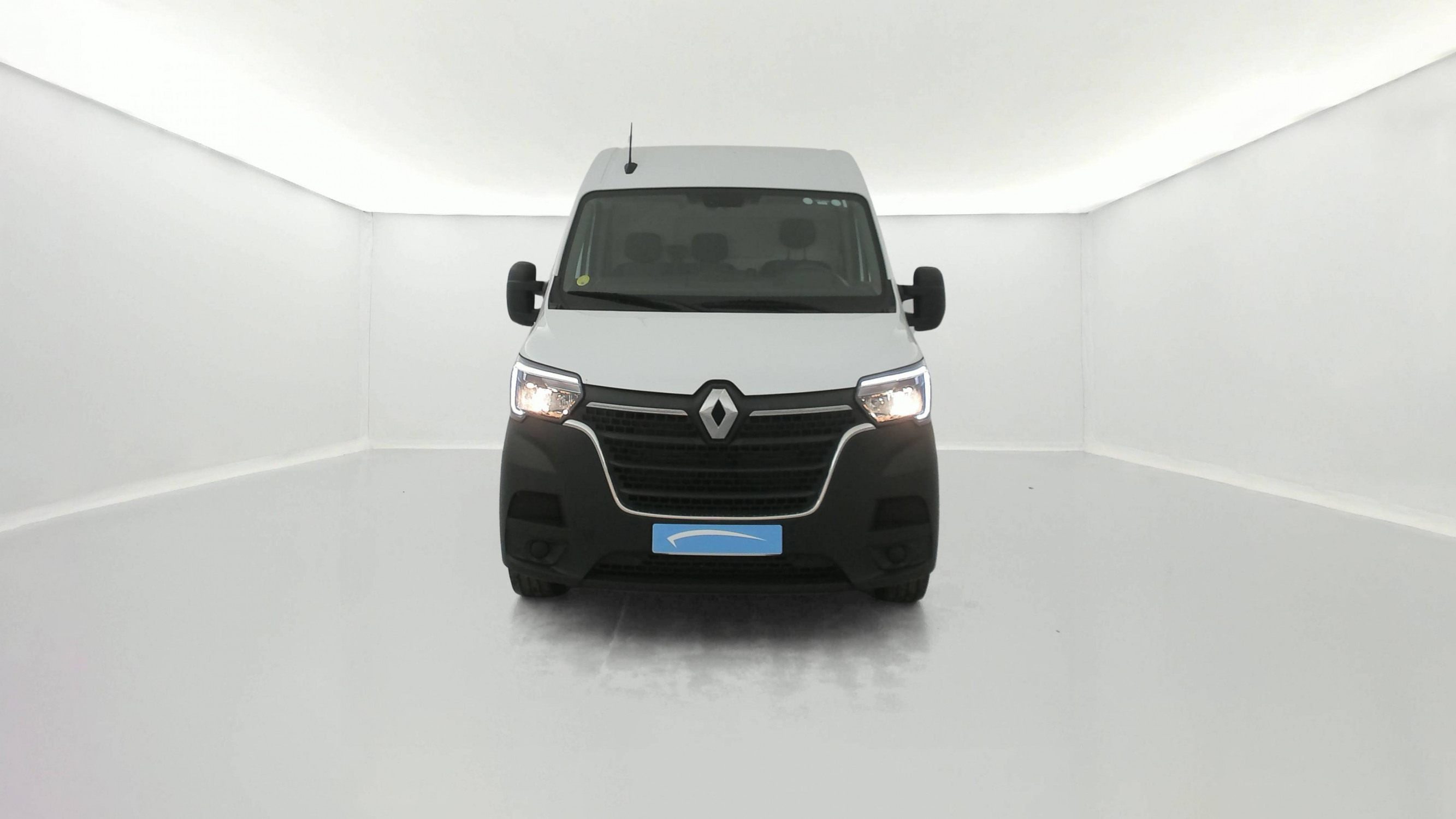 Vente en ligne Renault Master Fourgon MASTER FGN TRAC F3500 L2H2 BLUE DCI 135 au prix de 27 490 €