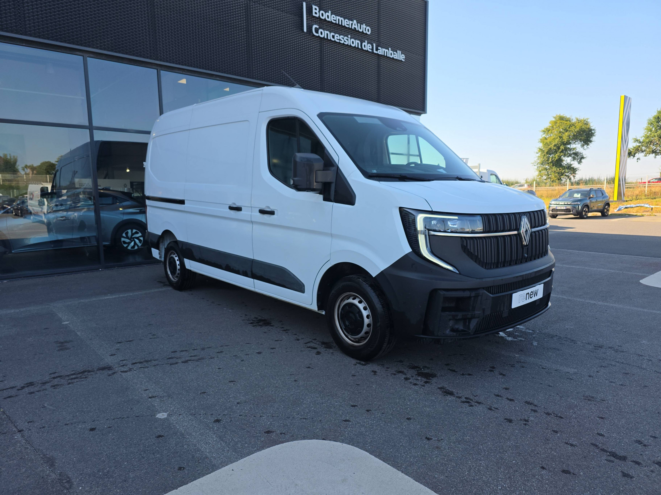 Vente en ligne Renault Master Fourgon MASTER FG BLUE DCI 130 L2H2 3T5 TR au prix de 29 990 €
