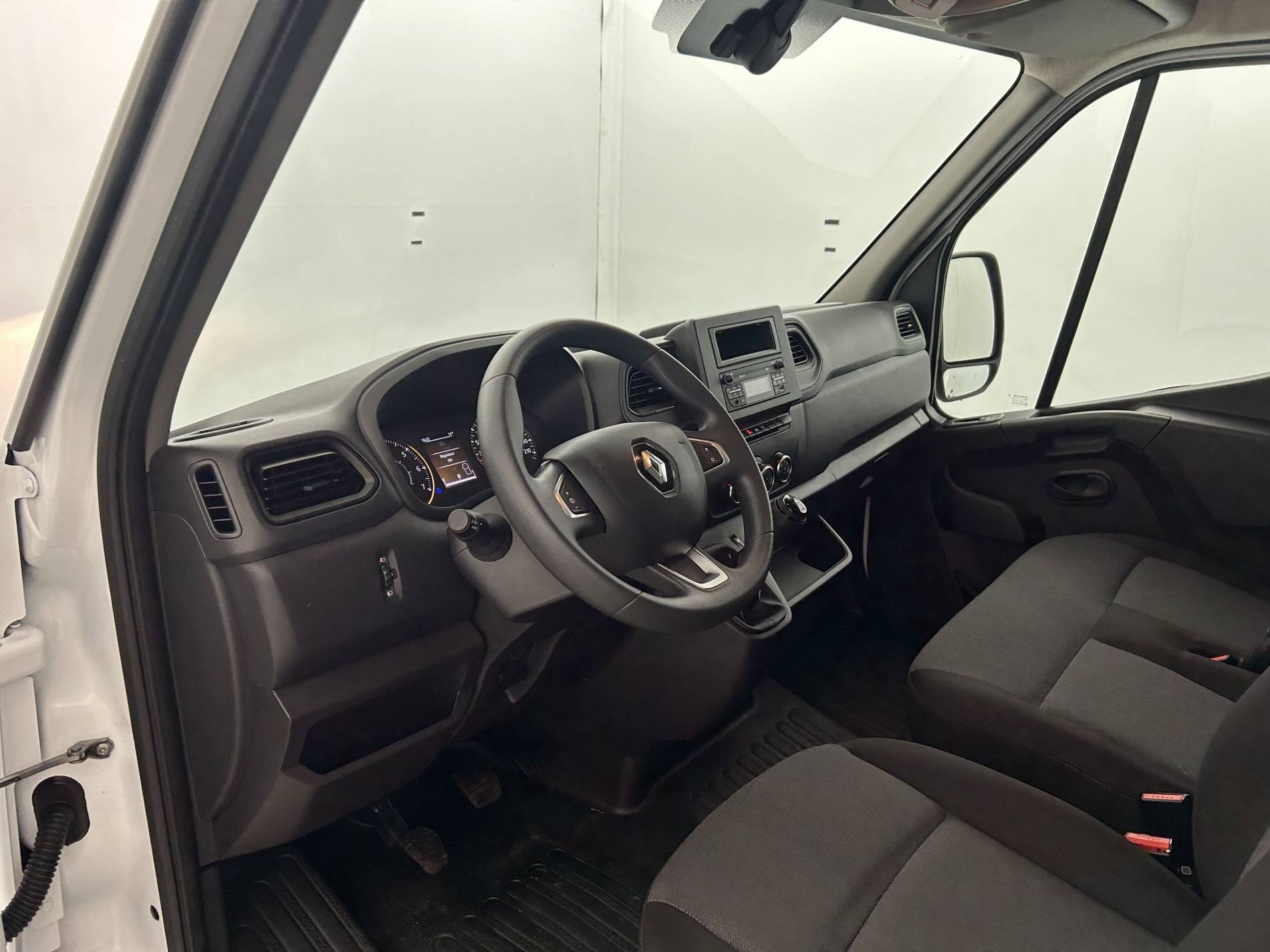 Vente en ligne Renault Master Fourgon MASTER FGN TRAC F3500 L2H2 BLUE DCI 135 au prix de 23 290 €