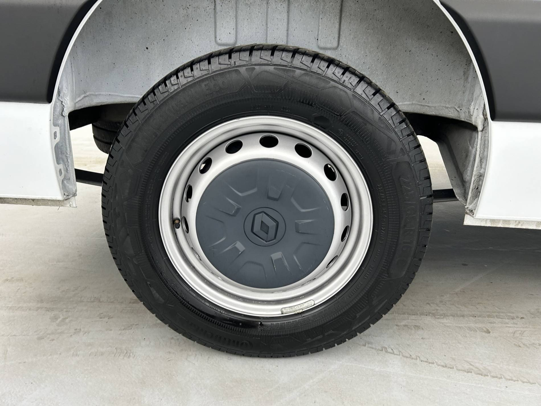 Vente en ligne Renault Master Fourgon MASTER FGN TRAC F3500 L2H2 BLUE DCI 135 au prix de 23 590 €