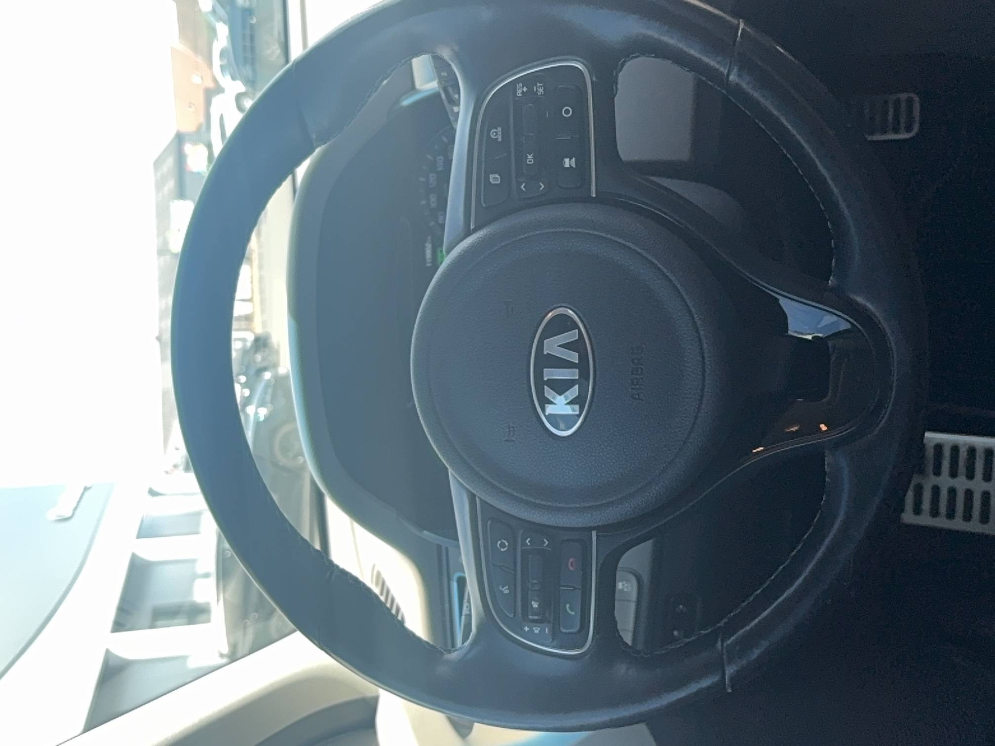 Vente en ligne Kia Niro  1.6 GDi Hybride Rechargeable 141 ch DCT6 au prix de 13 990 €