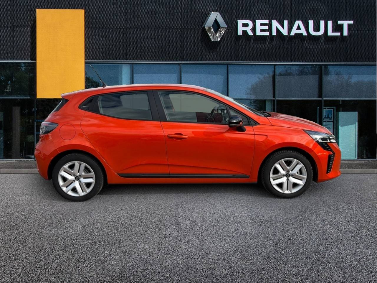 Vente en ligne Renault Clio 5 Clio E-Tech full hybrid 145 ch GSR2 au prix de 17 590 €