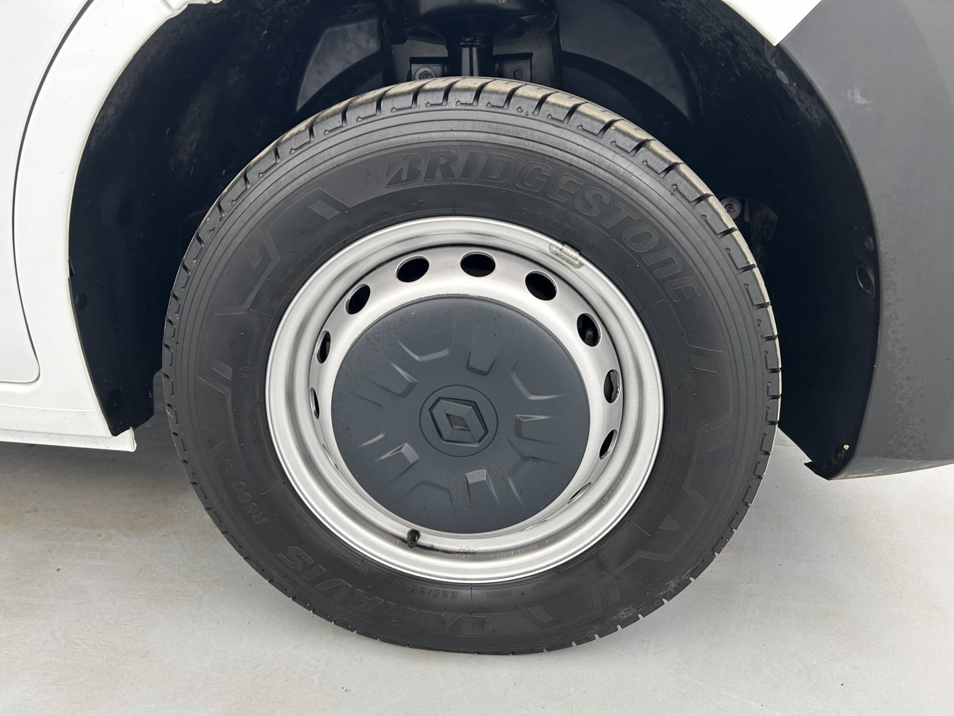 Vente en ligne Renault Master Fourgon MASTER FGN TRAC F3500 L2H2 BLUE DCI 135 au prix de 27 990 €