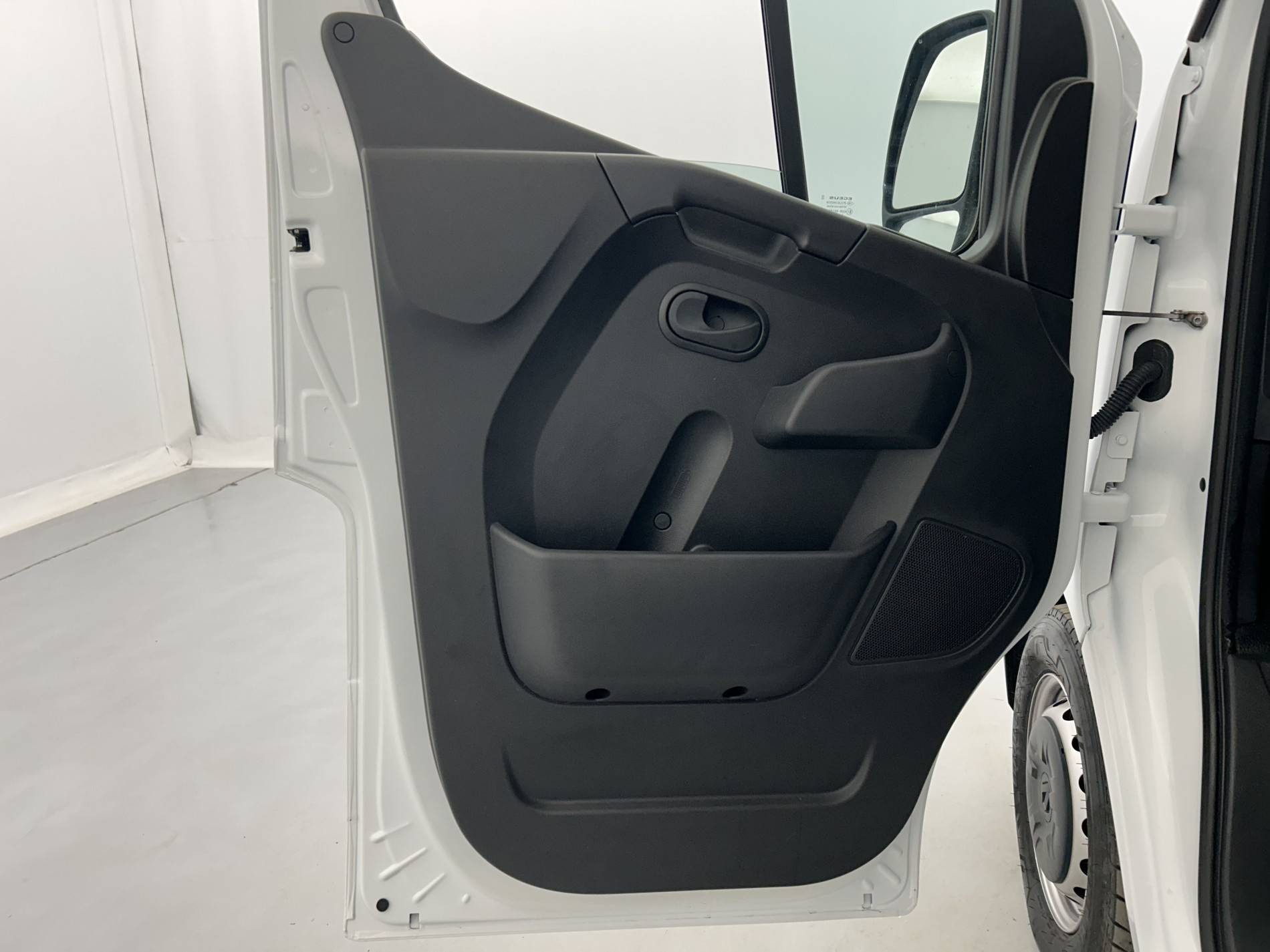Vente en ligne Renault Master Fourgon MASTER FGN TRAC F3500 L2H2 BLUE DCI 135 au prix de 26 999 €