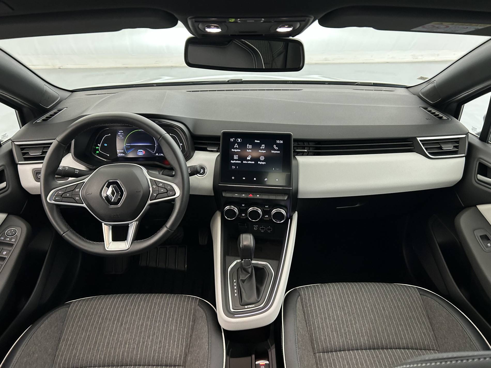 Vente en ligne Renault Clio 5 Clio E-Tech 140 - 21N au prix de 16 890 €