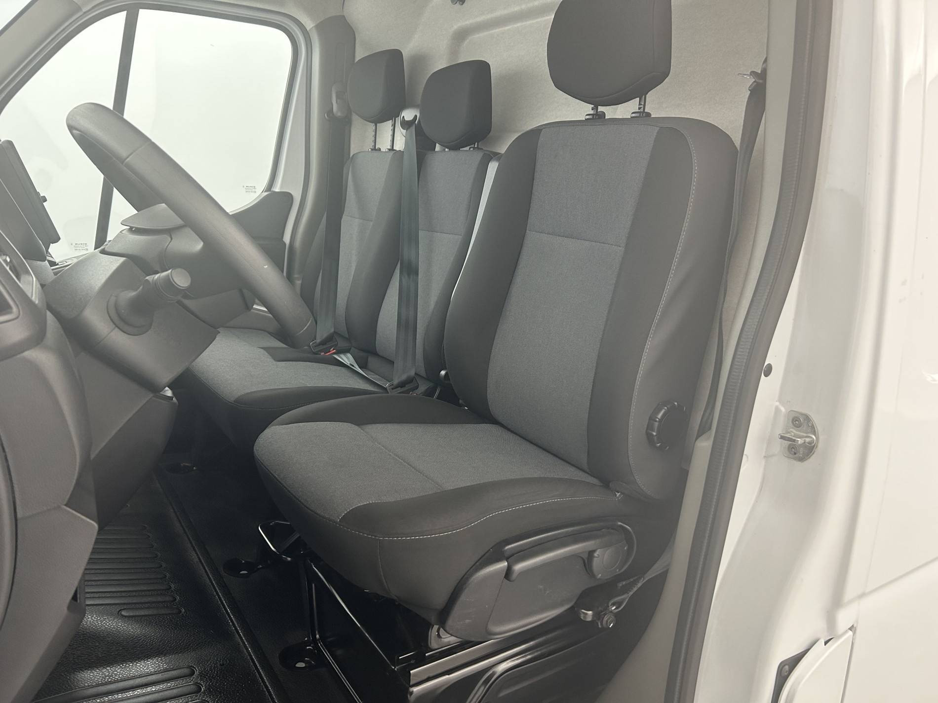 Vente en ligne Renault Master Fourgon MASTER FGN TRAC F3500 L2H2 BLUE DCI 135 au prix de 23 990 €