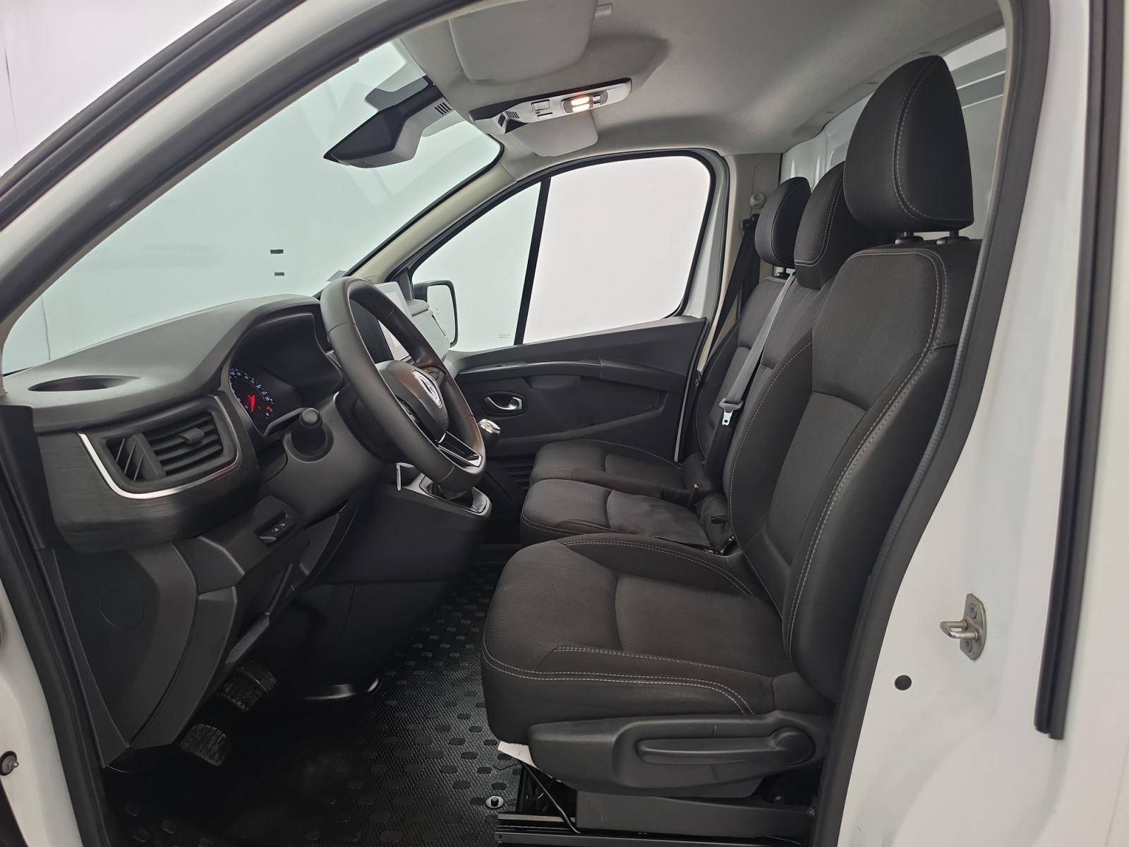 Vente en ligne Renault Trafic 3 Fourgon TRAFIC FGN L2H1 3000 KG BLUE DCI 130 au prix de 21 990 €