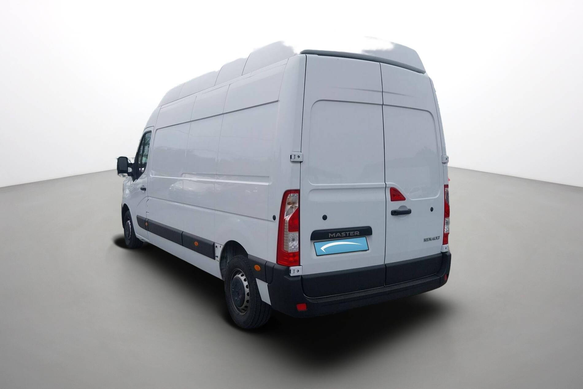 Vente en ligne Renault Master Fourgon MASTER FGN TRAC F3500 L3H3 BLUE DCI 135 au prix de 25 490 €