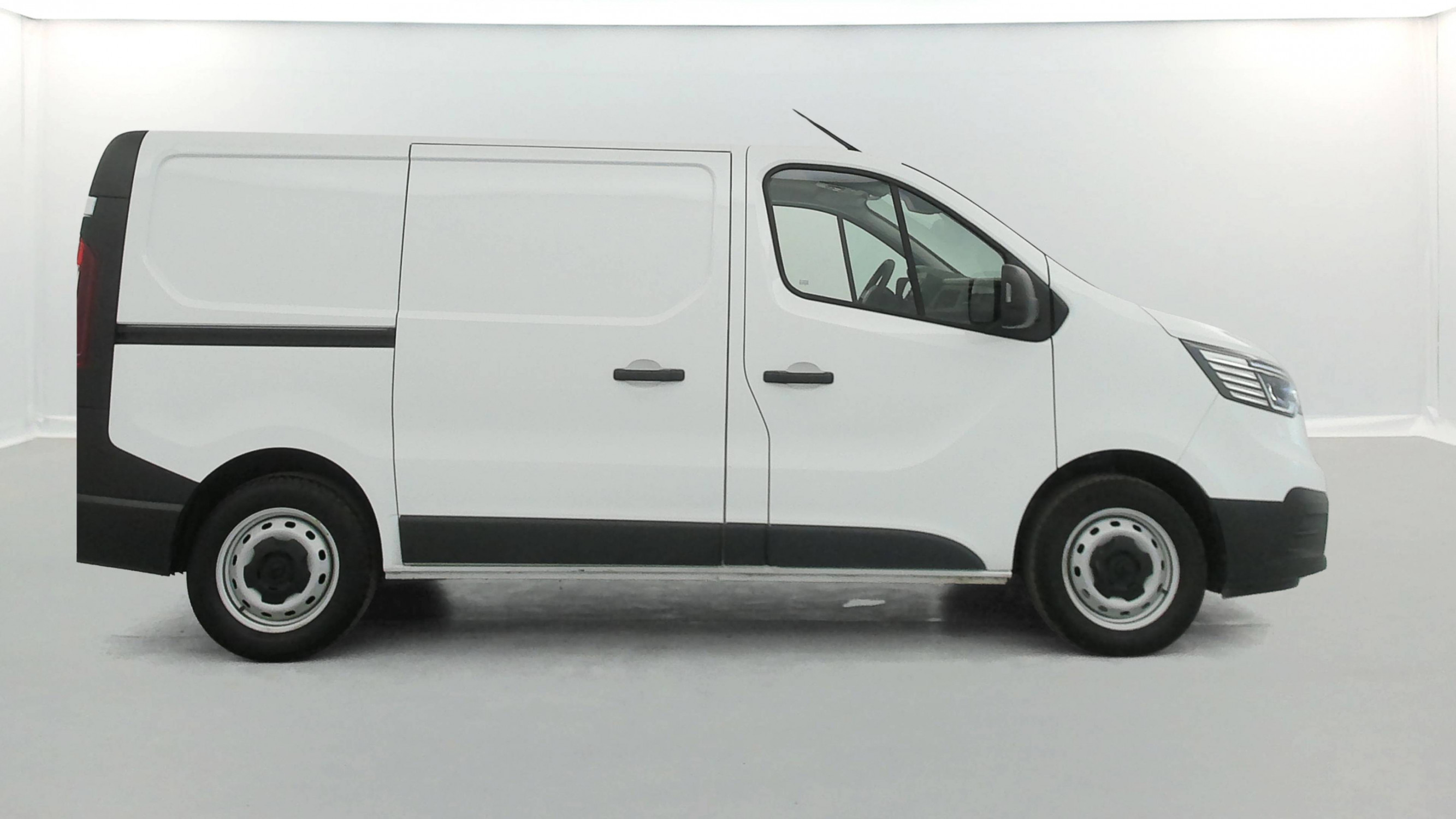 Vente en ligne Renault Trafic 3 Fourgon TRAFIC FGN L1H1 3000 KG BLUE DCI 130 au prix de 20 990 €