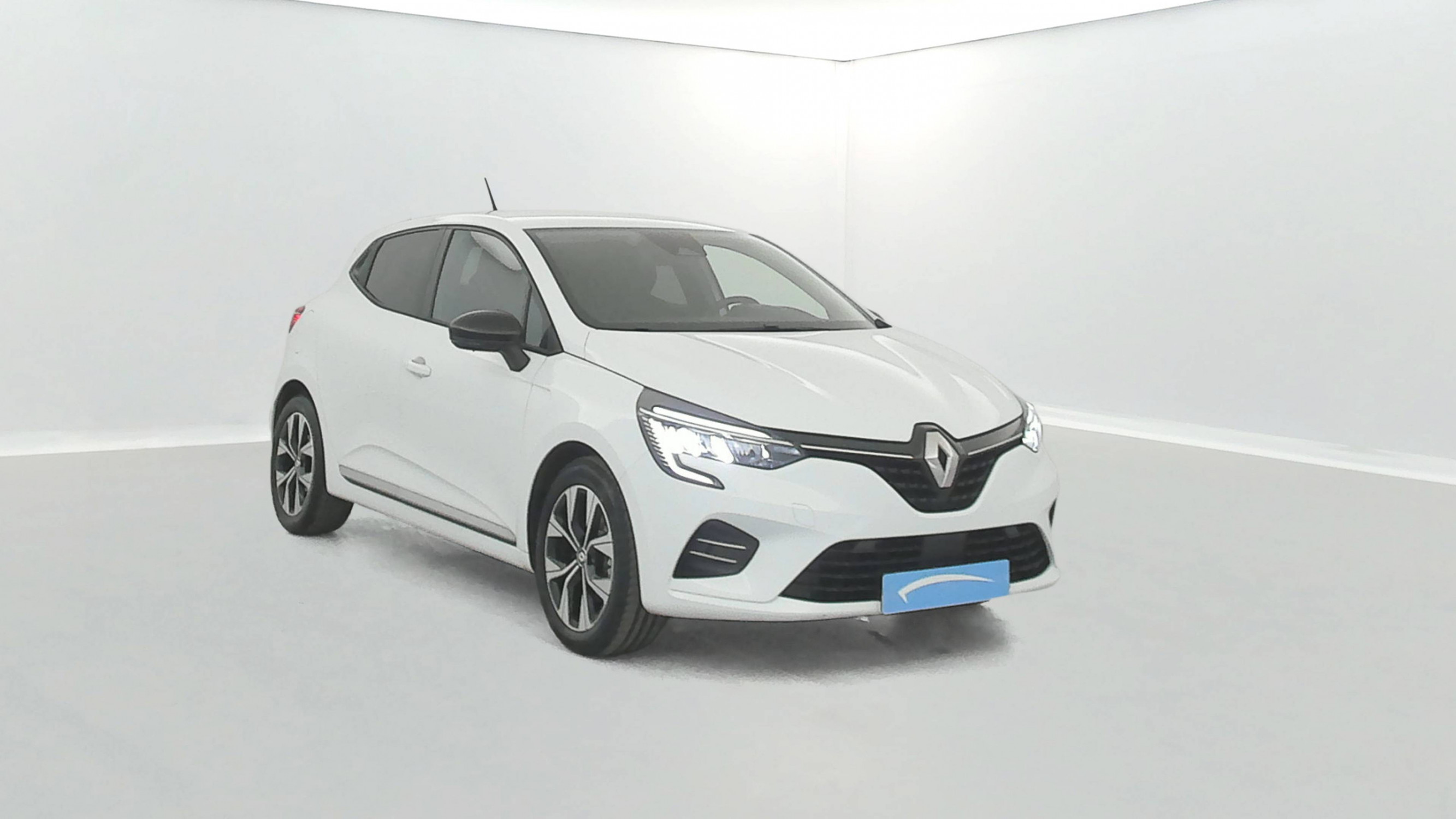 Vente en ligne Renault Clio 5 Clio E-Tech full hybrid 145 au prix de 17 950 €