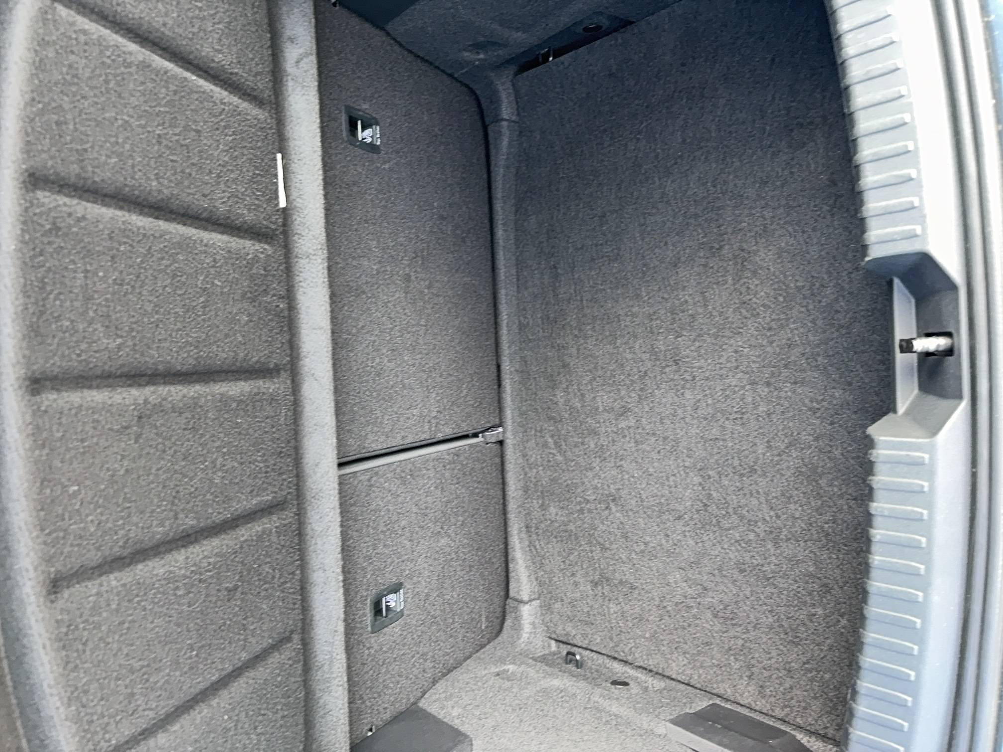 Vente en ligne Seat Leon Sportstourer  1.0 TSI 110 BVM6 au prix de 15 990 €