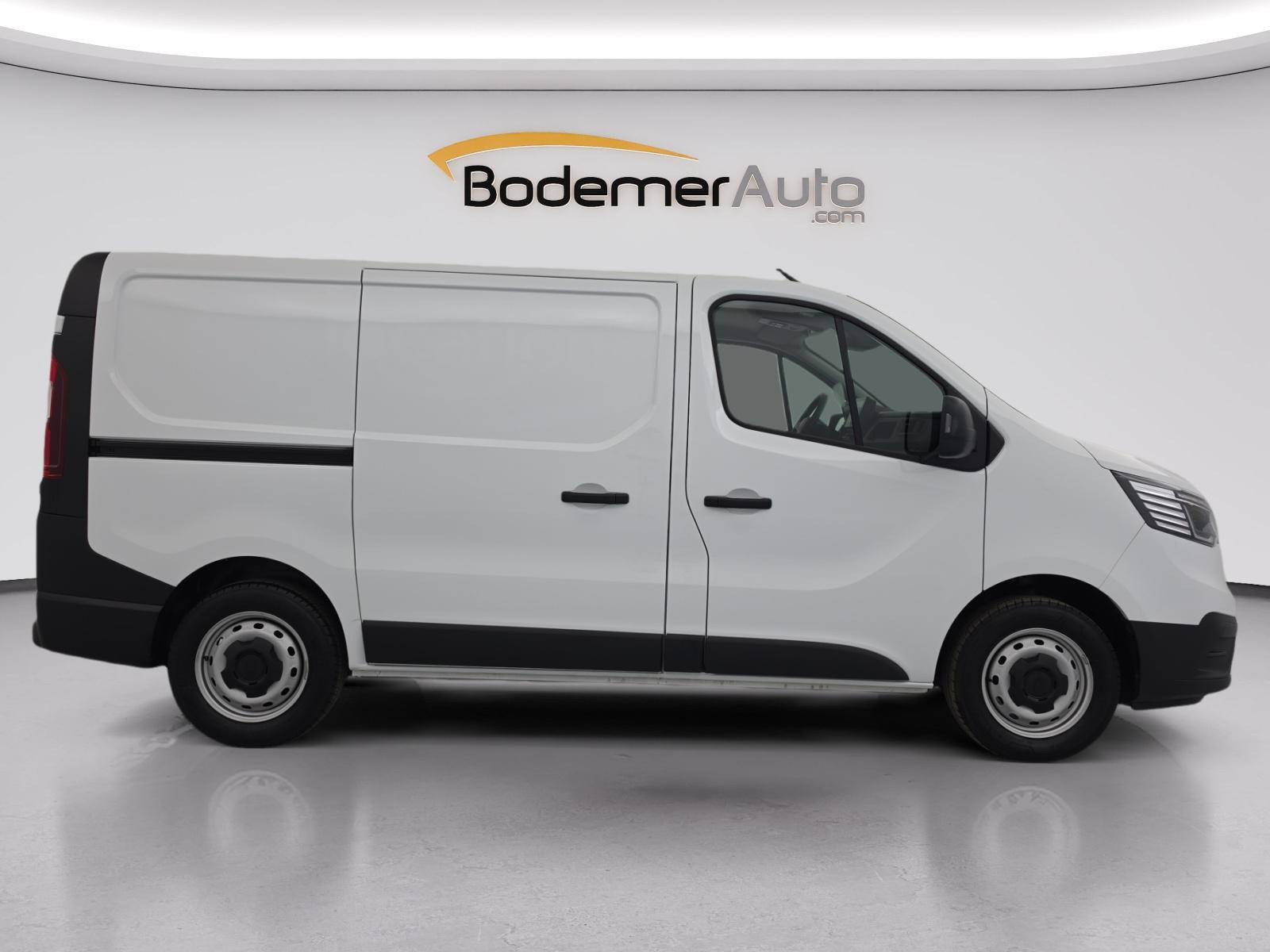 Vente en ligne Renault Trafic 3 Fourgon TRAFIC FG BLUE DCI 150 L1H1 2T8 GSR2 au prix de 23 940 €