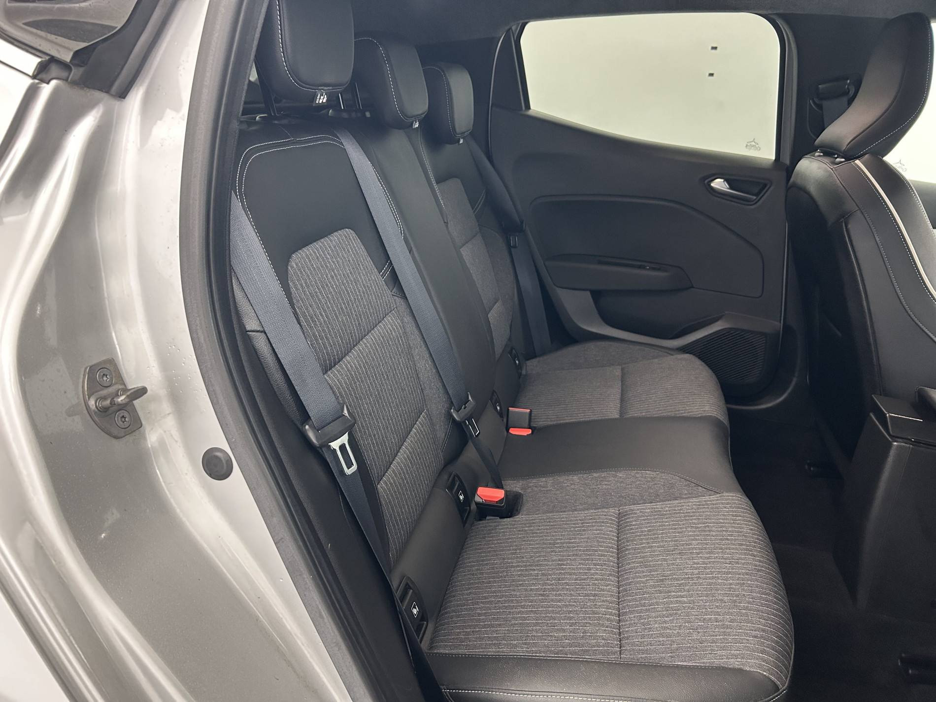 Vente en ligne Renault Clio 5 Clio TCe 90 au prix de 14 990 €