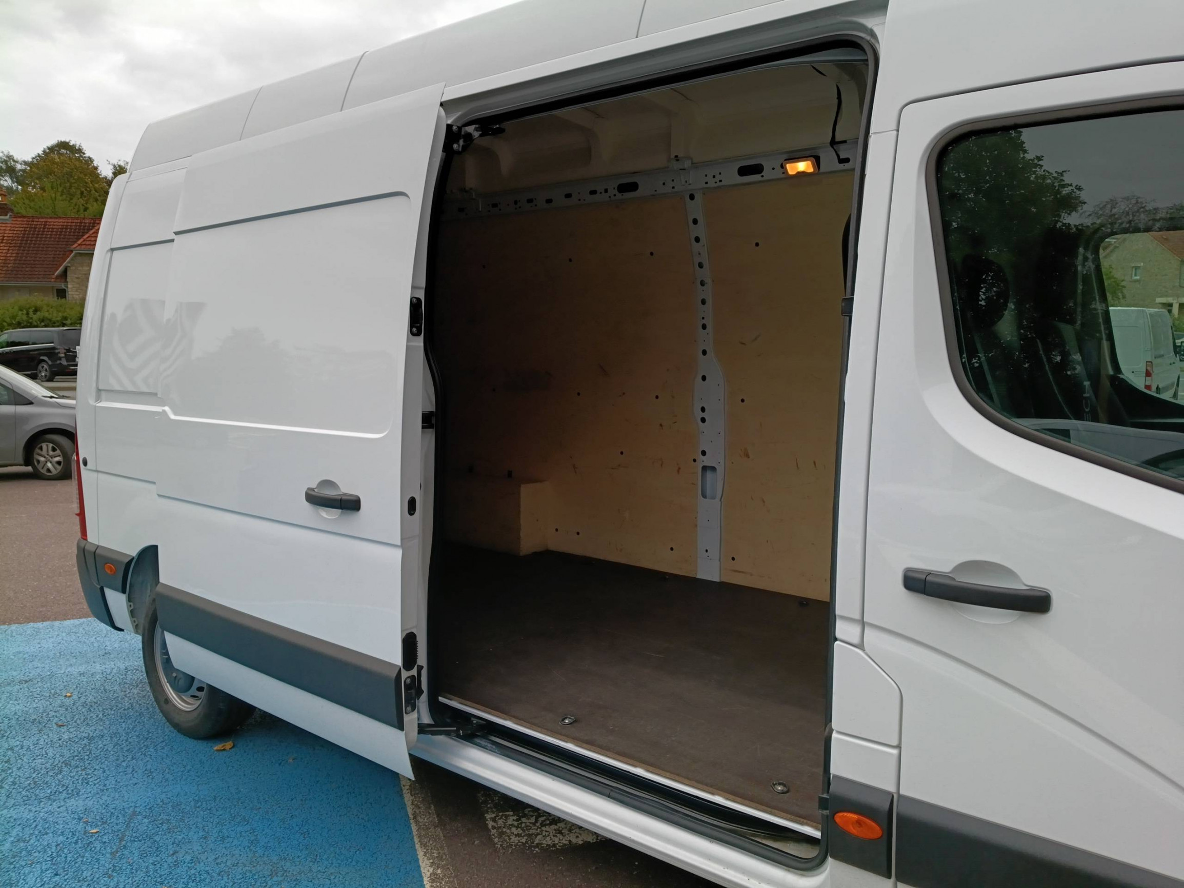 Vente en ligne Renault Master Fourgon MASTER FGN TRAC F3500 L3H3 BLUE DCI 135 au prix de 26 490 €