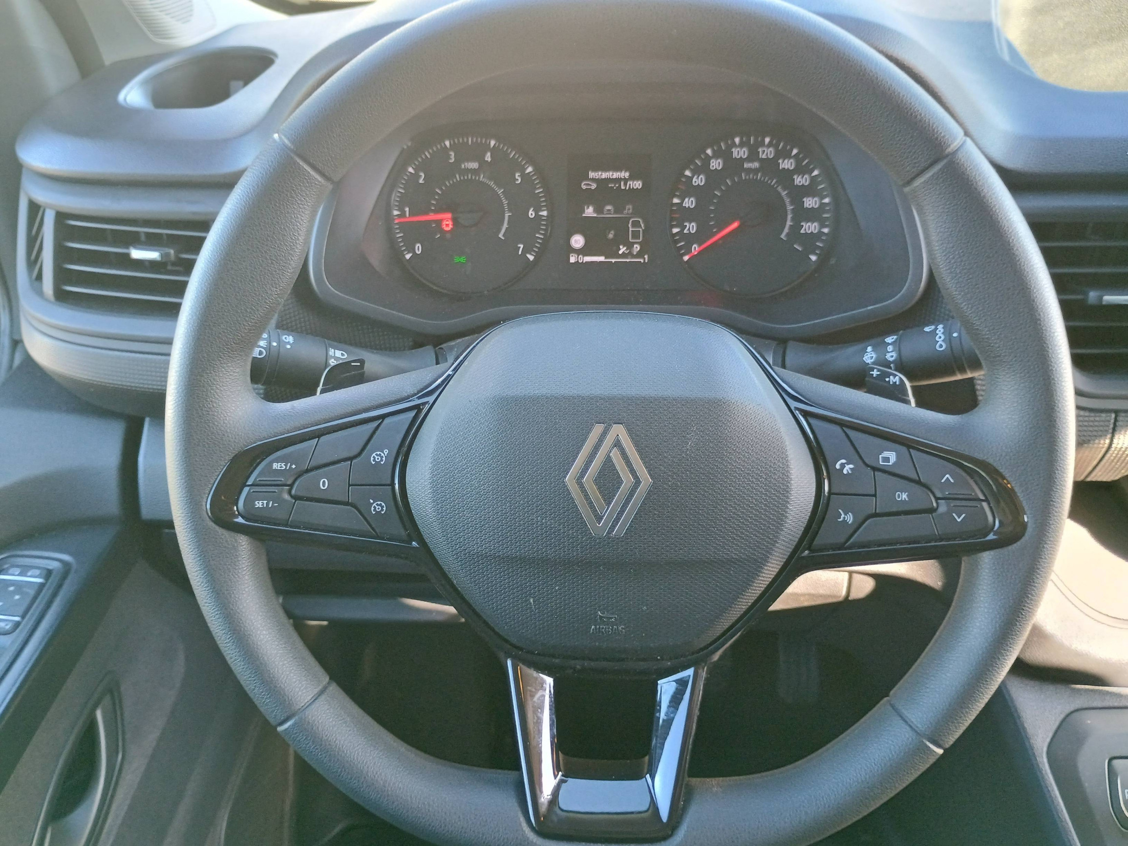 Vente en ligne Renault Trafic Cabine Approfondie TRAFIC CA L2H1 3T BLUE DCI 150 AUTO au prix de 35 990 €