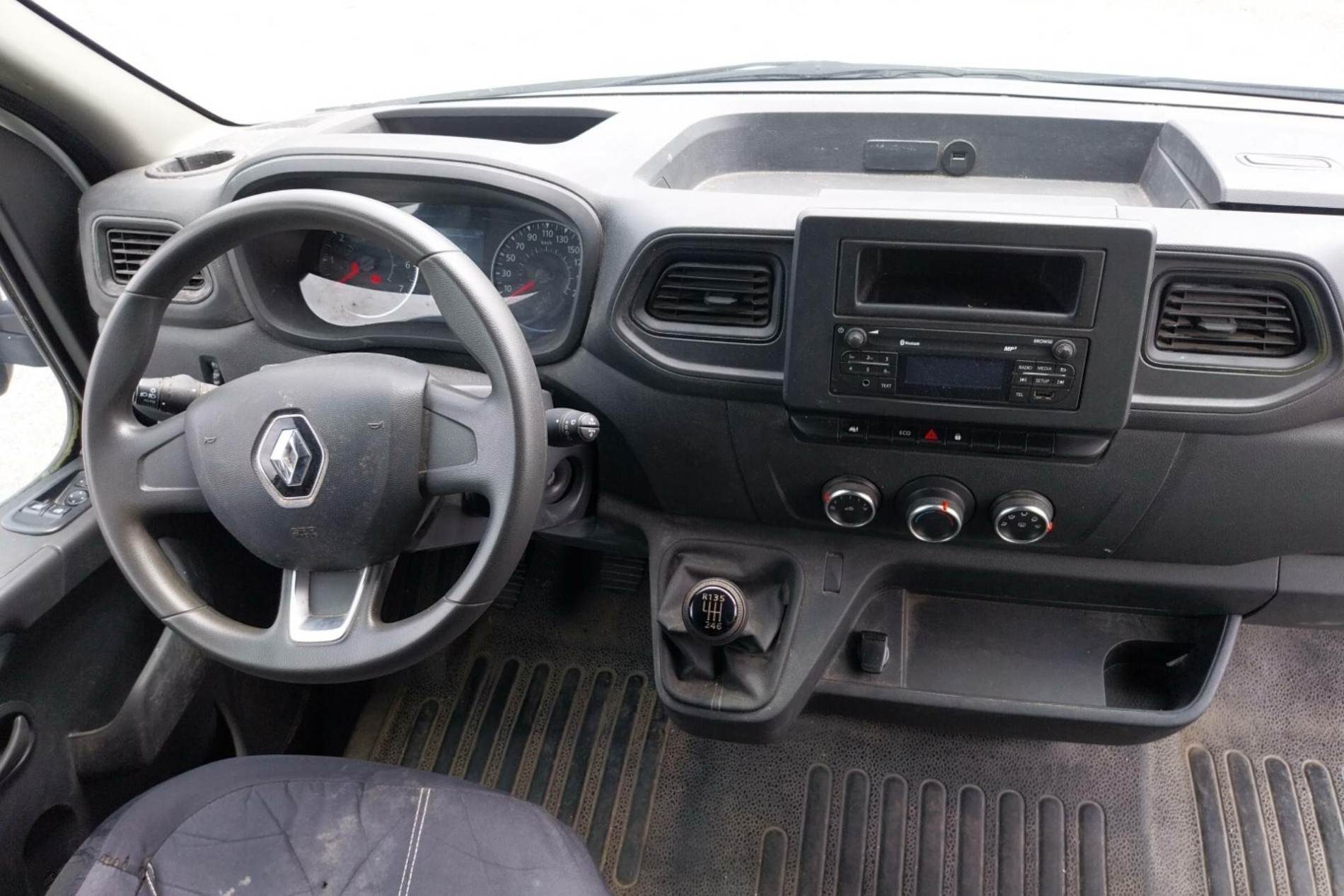 Vente en ligne Renault Master Fourgon MASTER FGN TRAC F3300 L2H2 DCI 135 au prix de 20 890 €