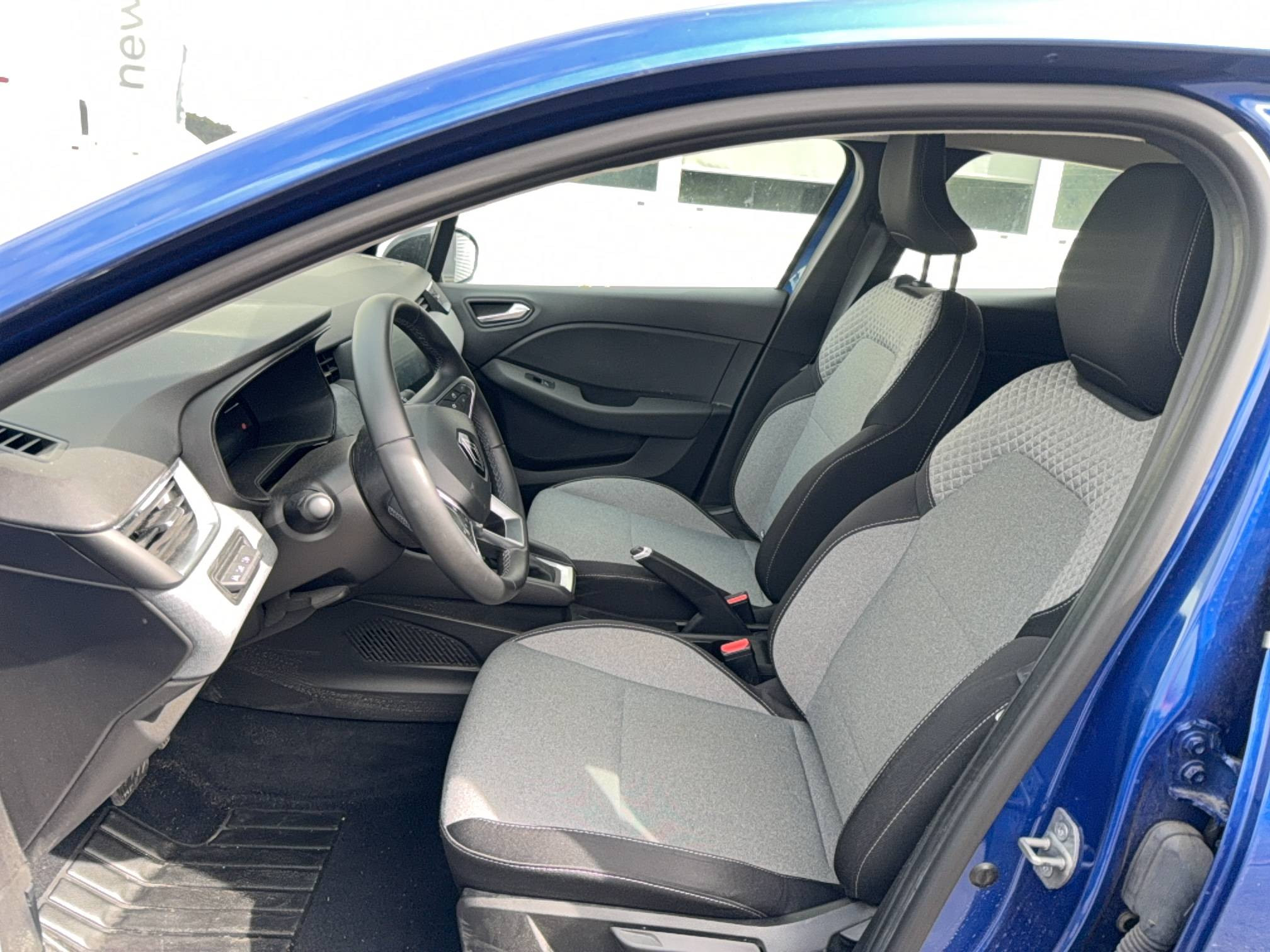 Vente en ligne Renault Clio 5 Clio E-Tech full hybrid 145 au prix de 17 990 €