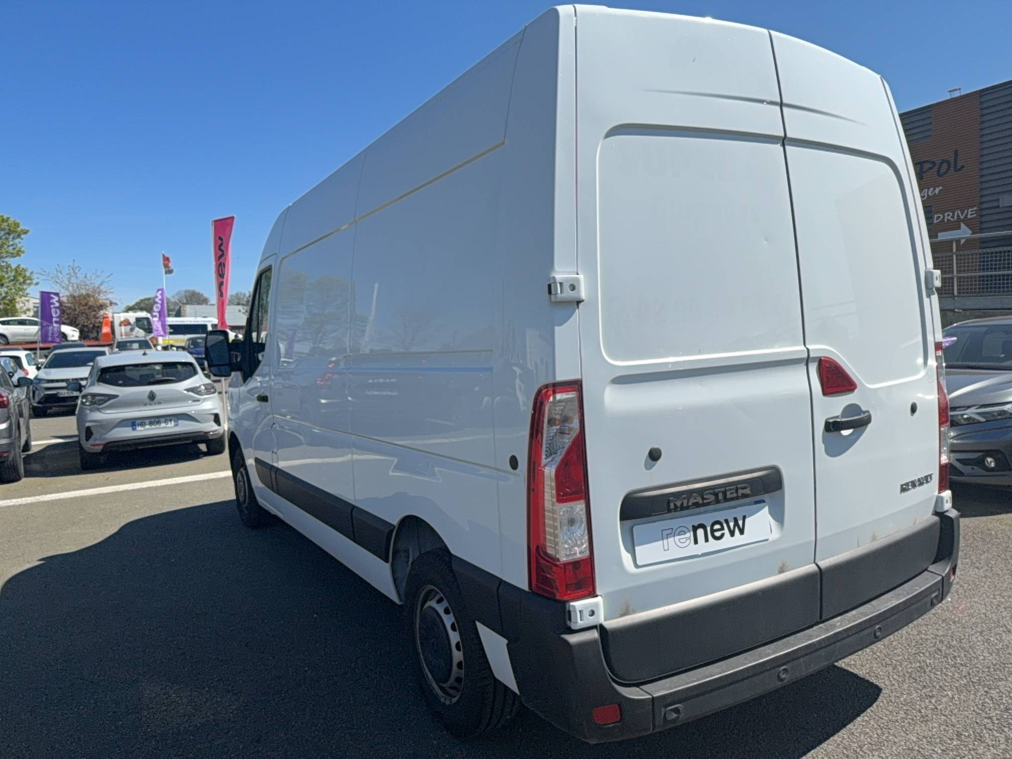 Vente en ligne Renault Master Fourgon MASTER FGN TRAC F3500 L2H2 BLUE DCI 135 au prix de 23 490 €